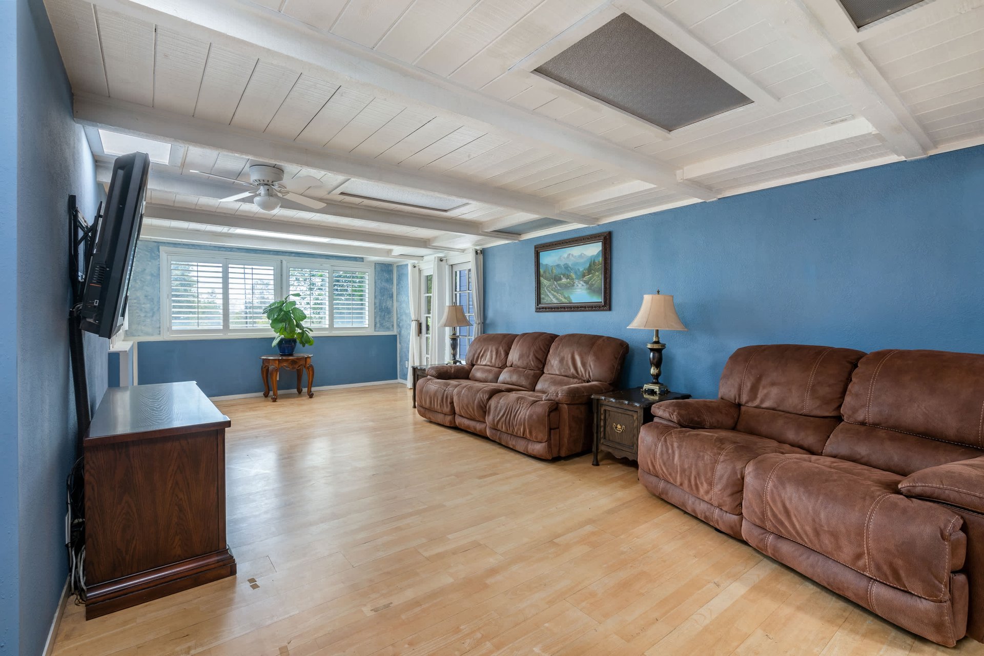 1002 Pepper Tree Ln