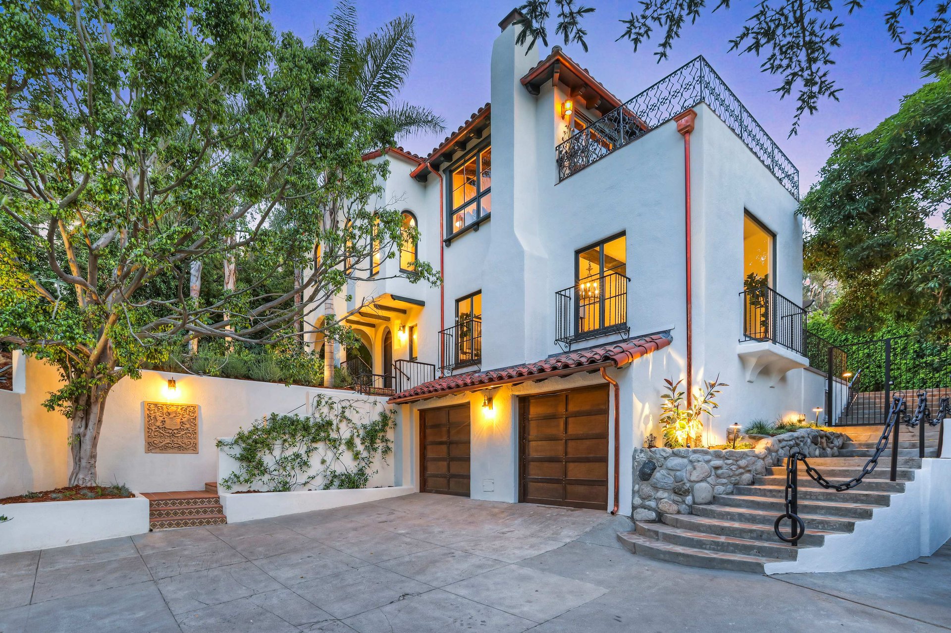 5672 Valley Oak Dr