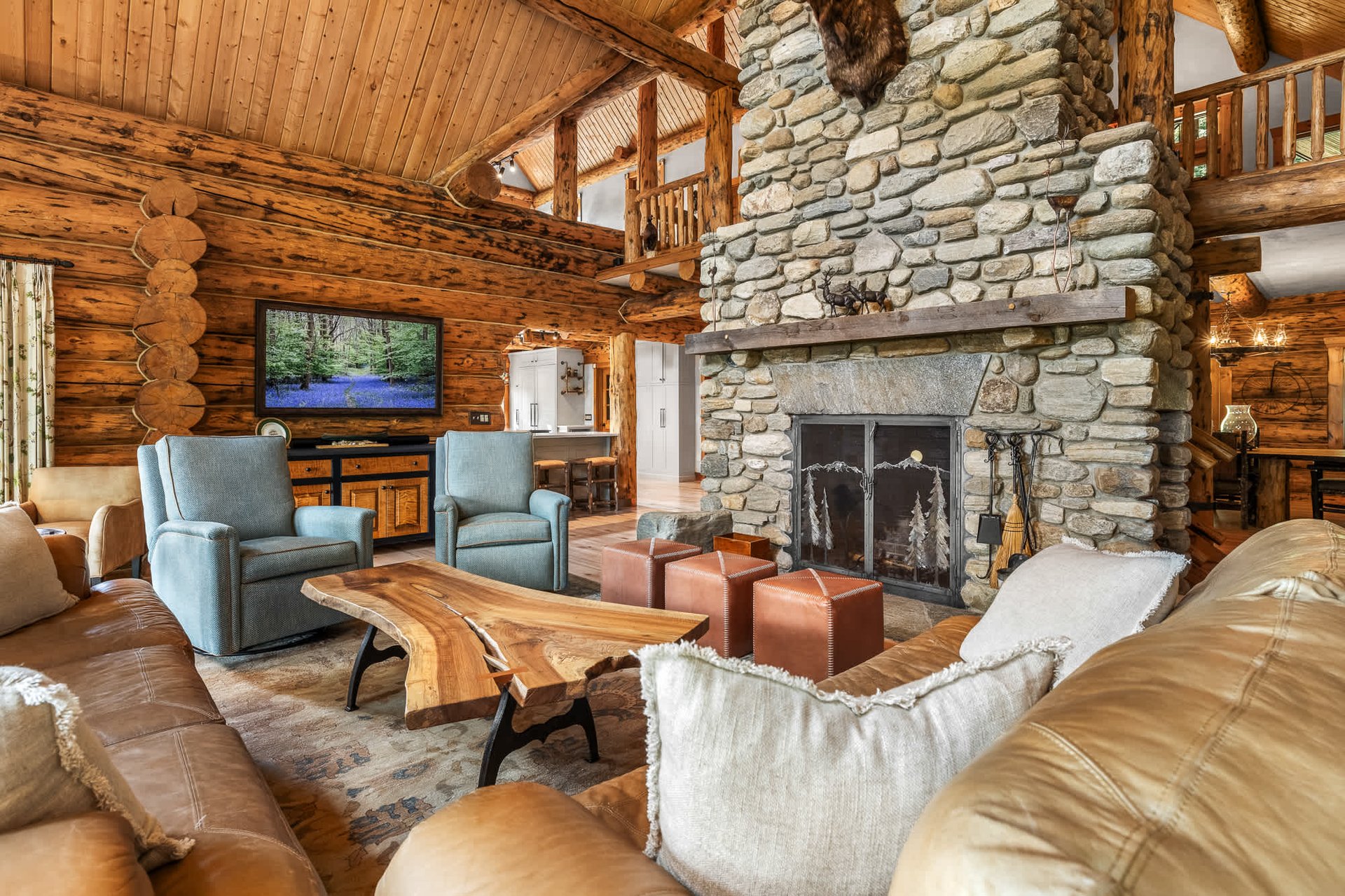 Exclusive Mountain Log Home - Monthly Rental Avail.