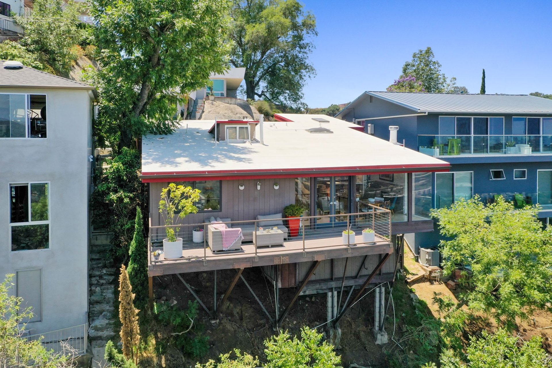  7185 Pacific View Dr