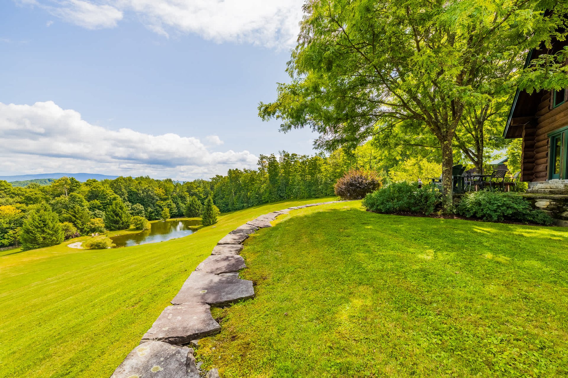 Exclusive Mountain Log Home - Monthly Rental Avail.