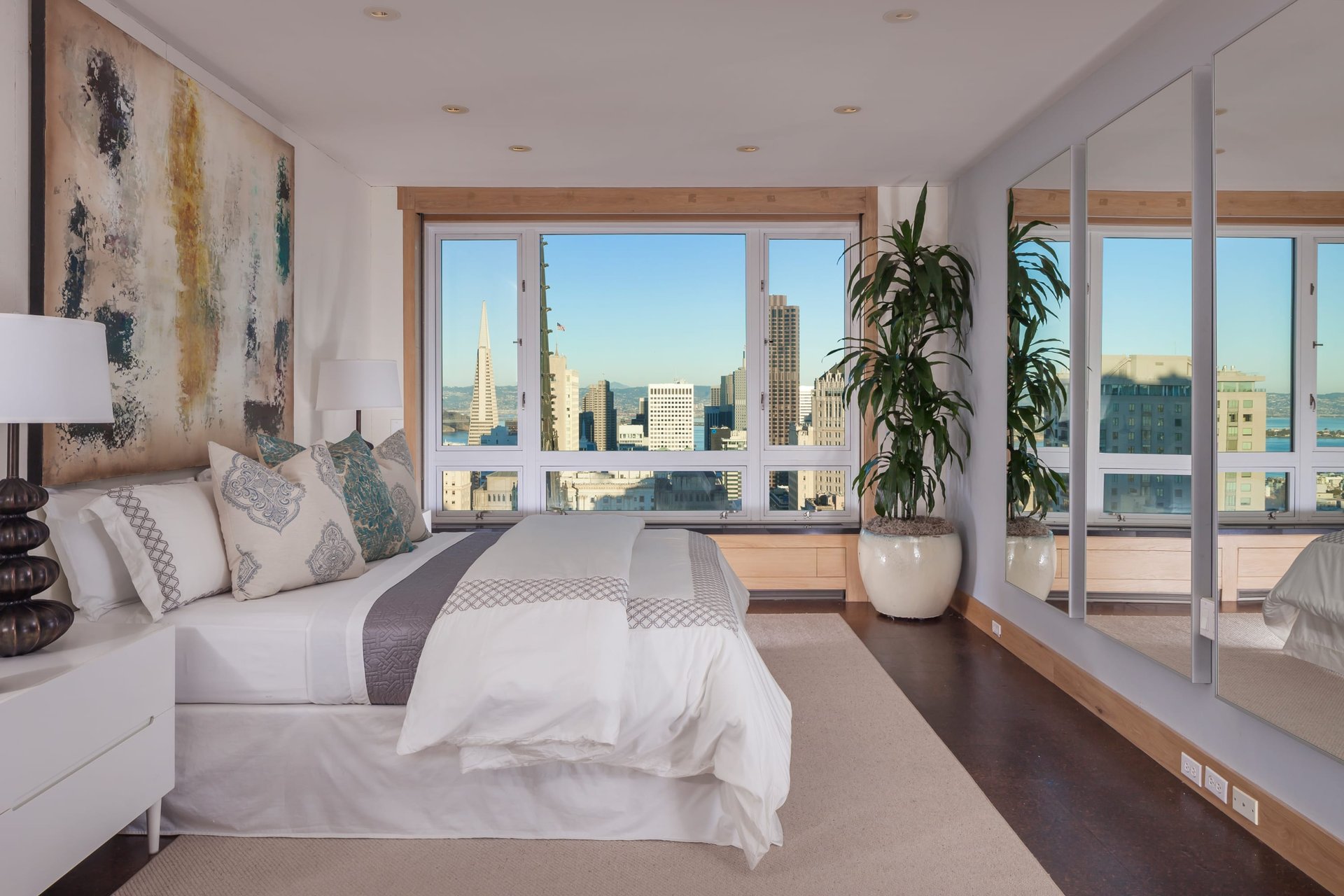 Panoramic View Apartment Atop Nob Hill