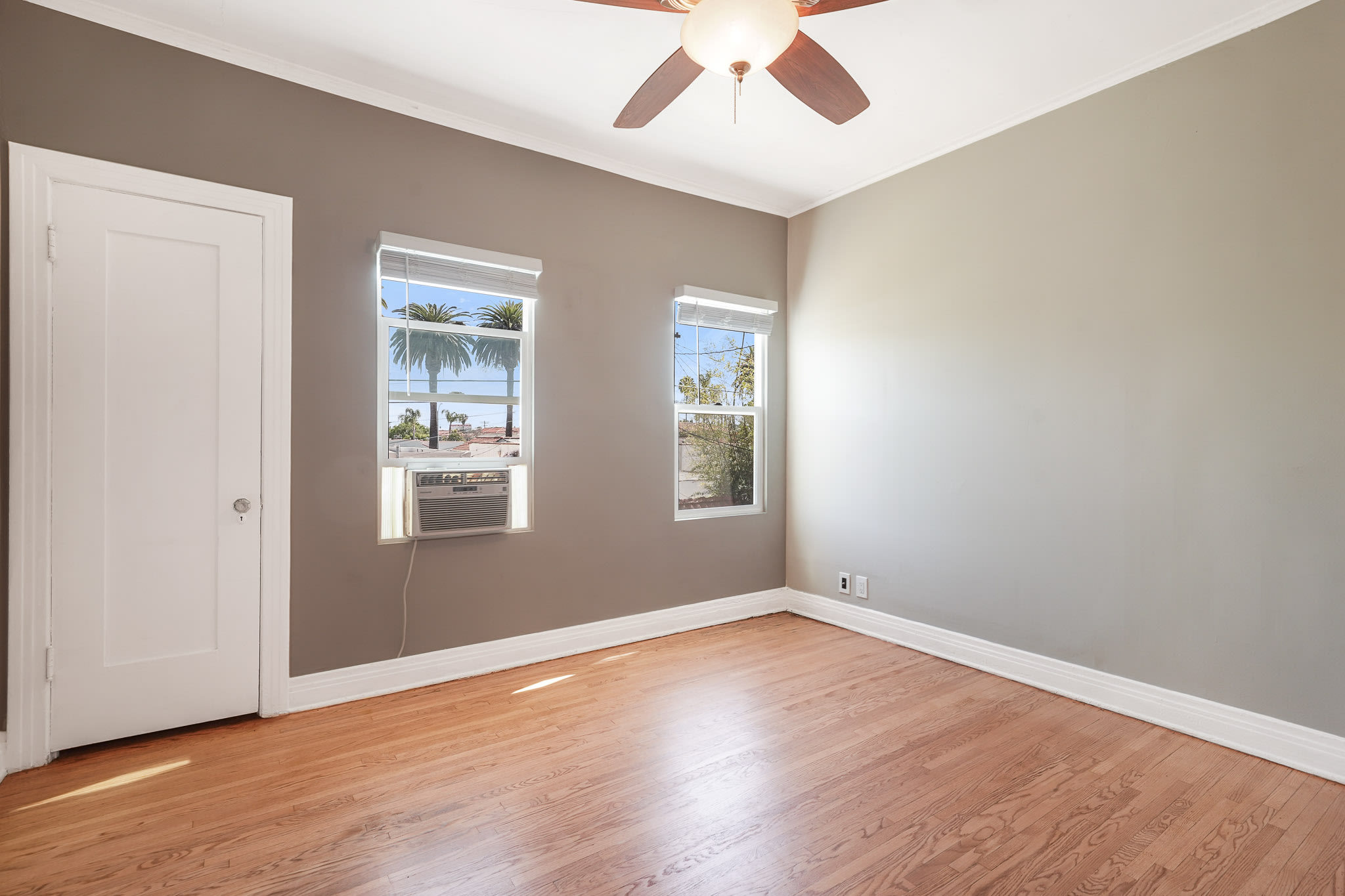 Exquisitely Remodeled Trophy Duplex in Longwood Highlands