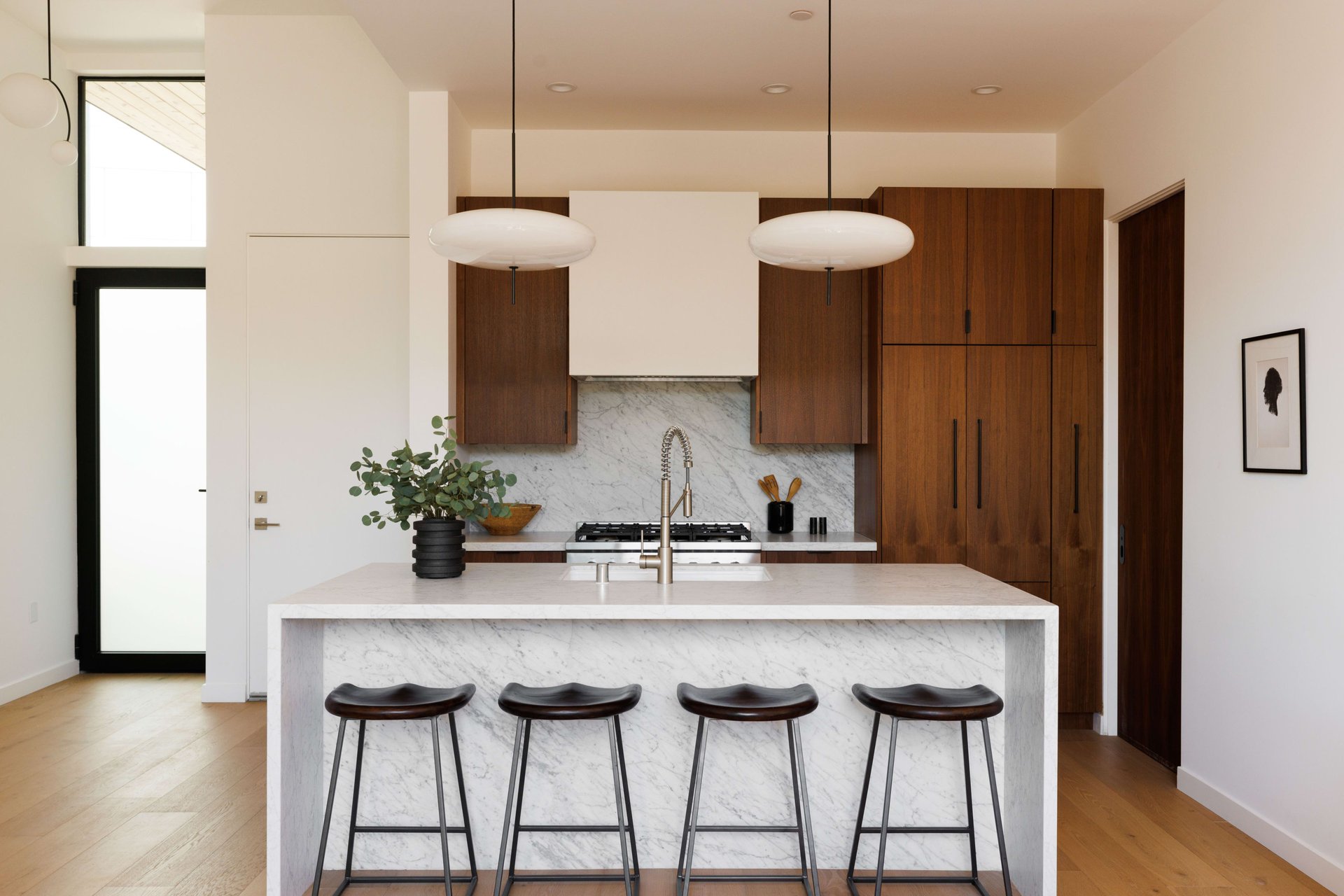 A Chic and Private New Construction in Silver Lake