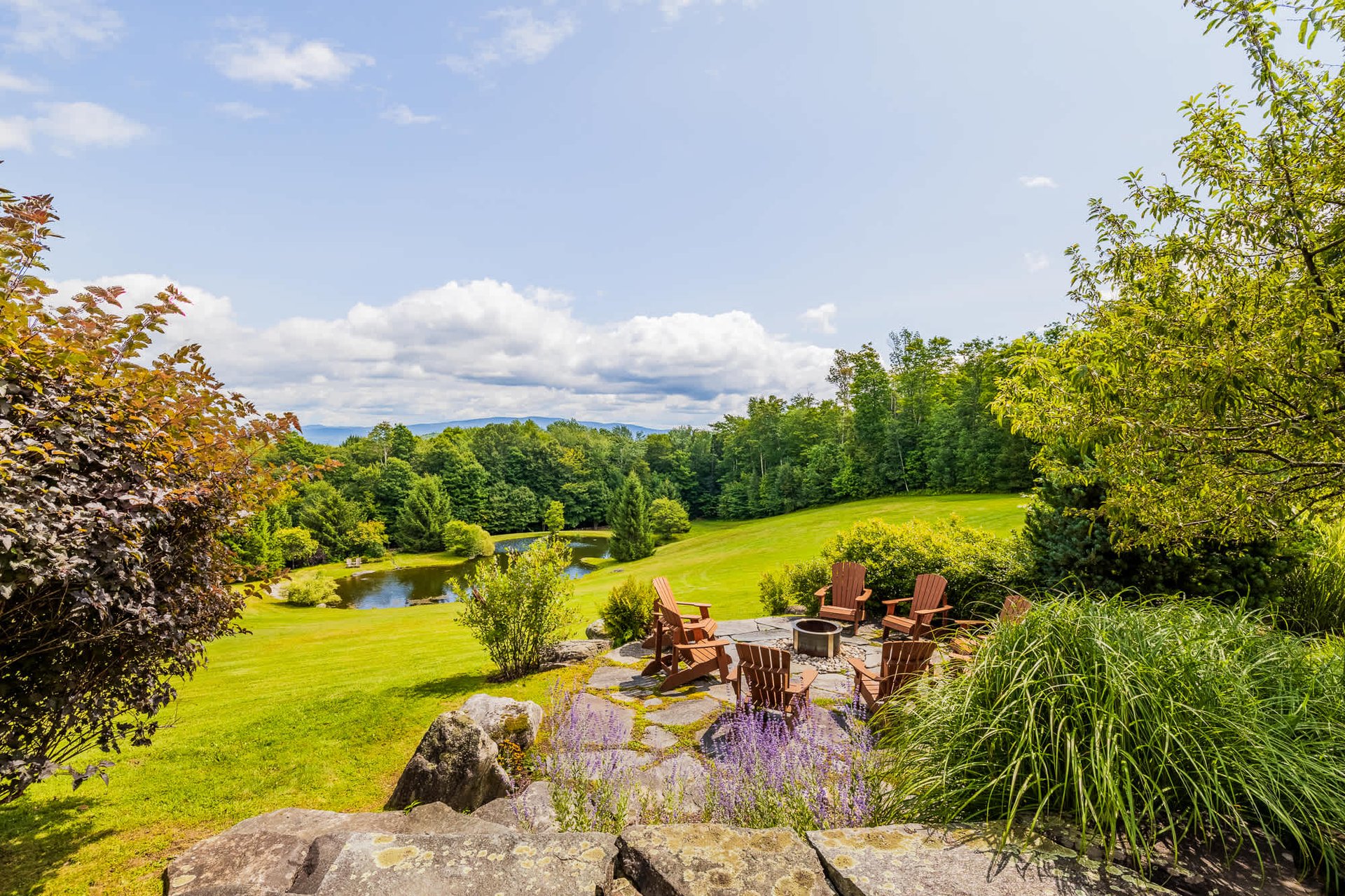 Exclusive Mountain Log Home - Monthly Rental Avail.