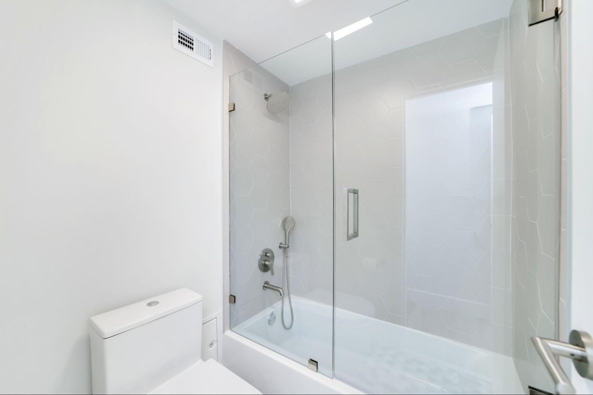 2899 Collins Avenue #525