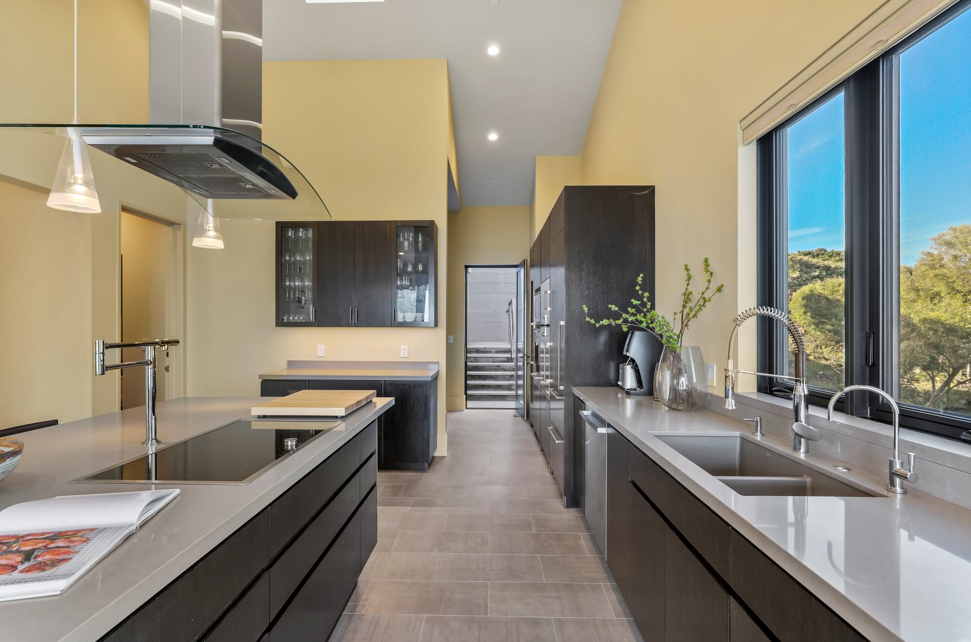 State of the Art Contemporary Retreat with World Class Views