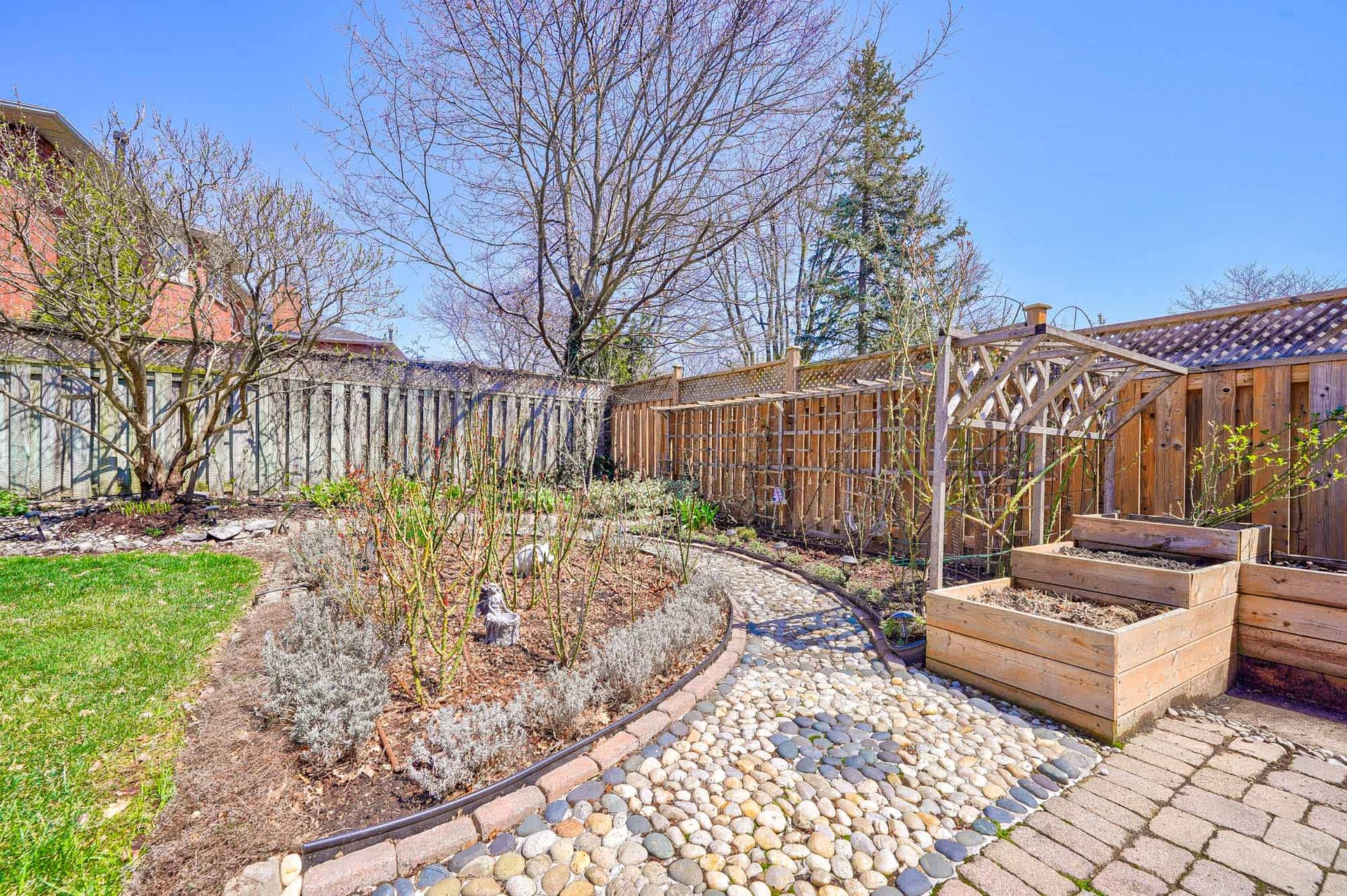 1237 Old Colony Rd