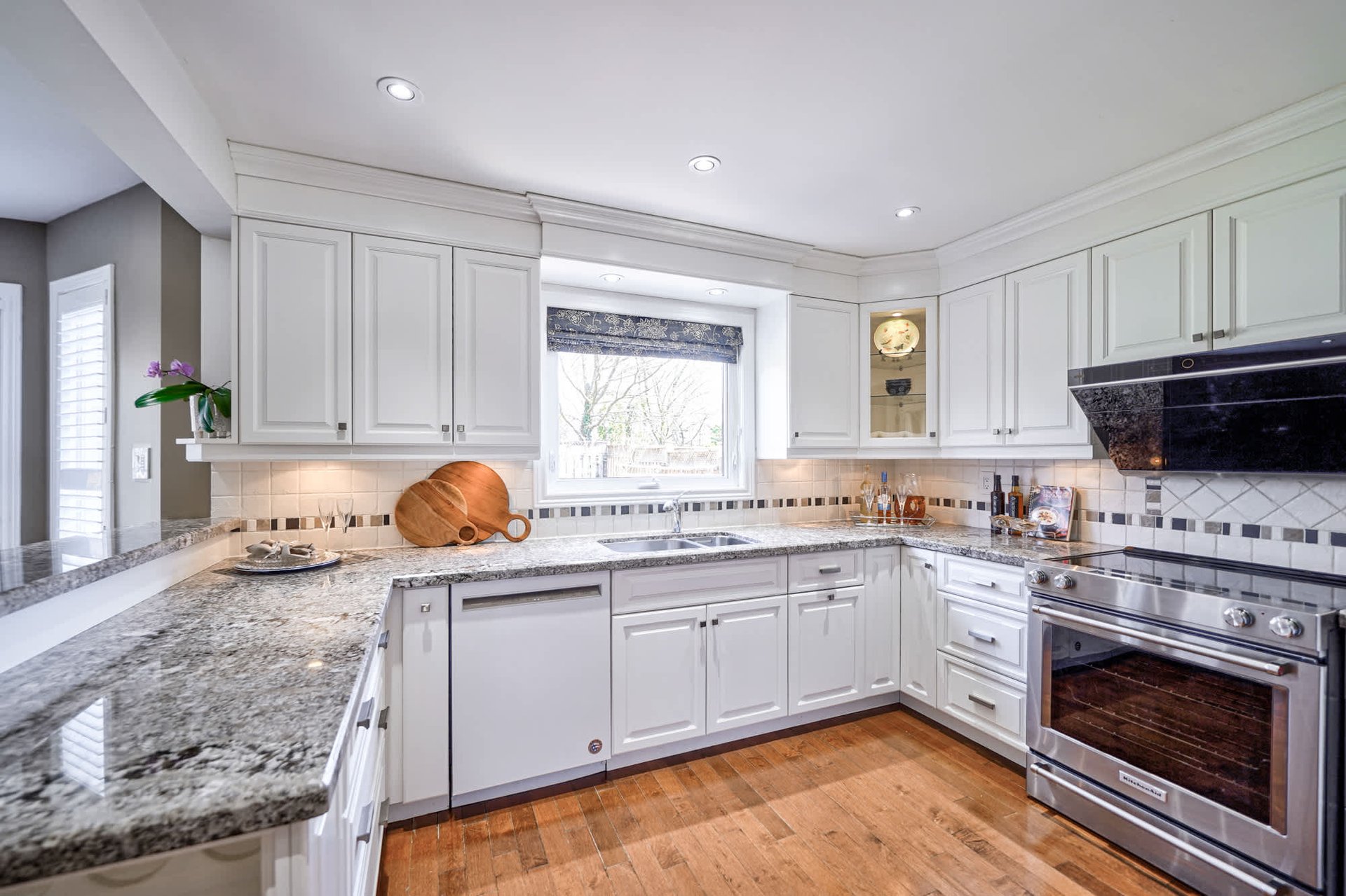 1237 Old Colony Rd