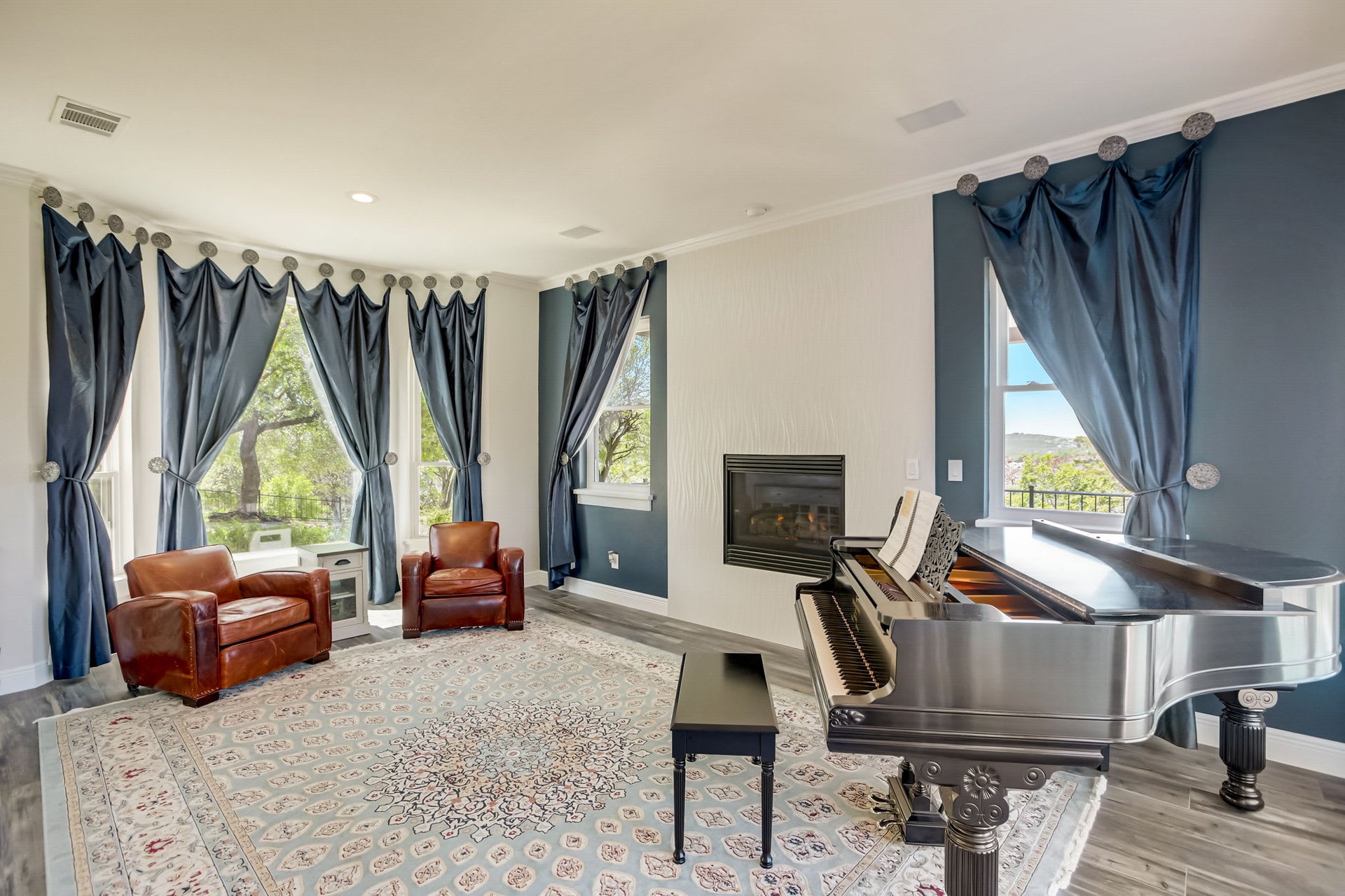Hill Country Paradise: Luxurious 4/3 Home with Heated Pool/Spa and Spectacular Sunset Views in River Place!