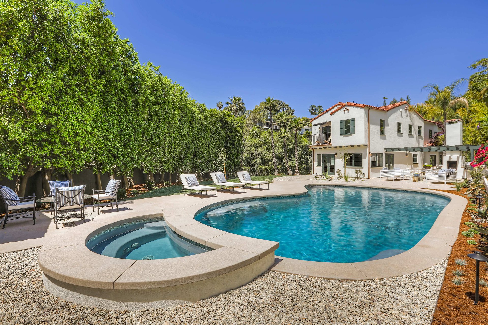5672 Valley Oak Dr