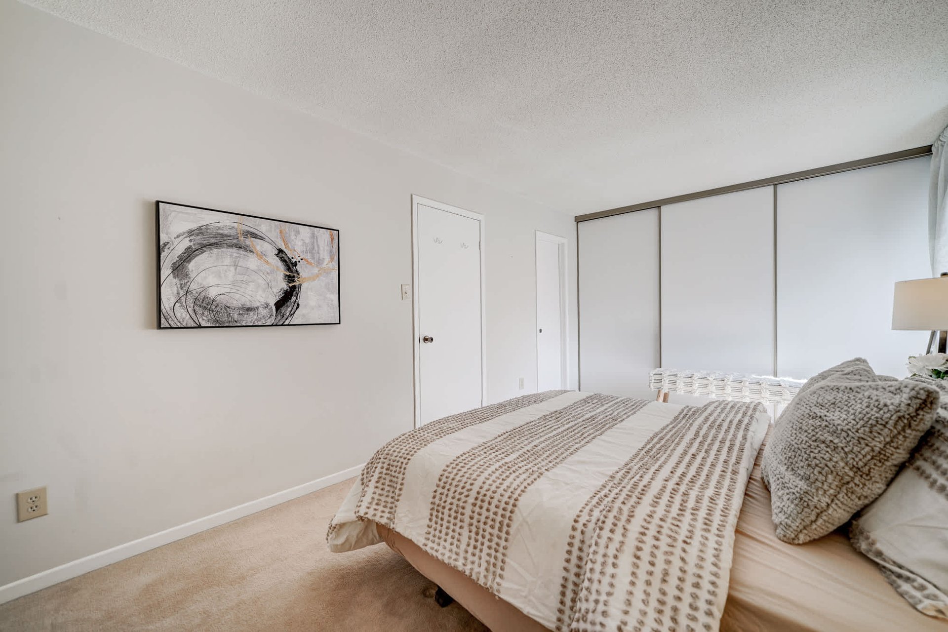1087 Runnymead Cres