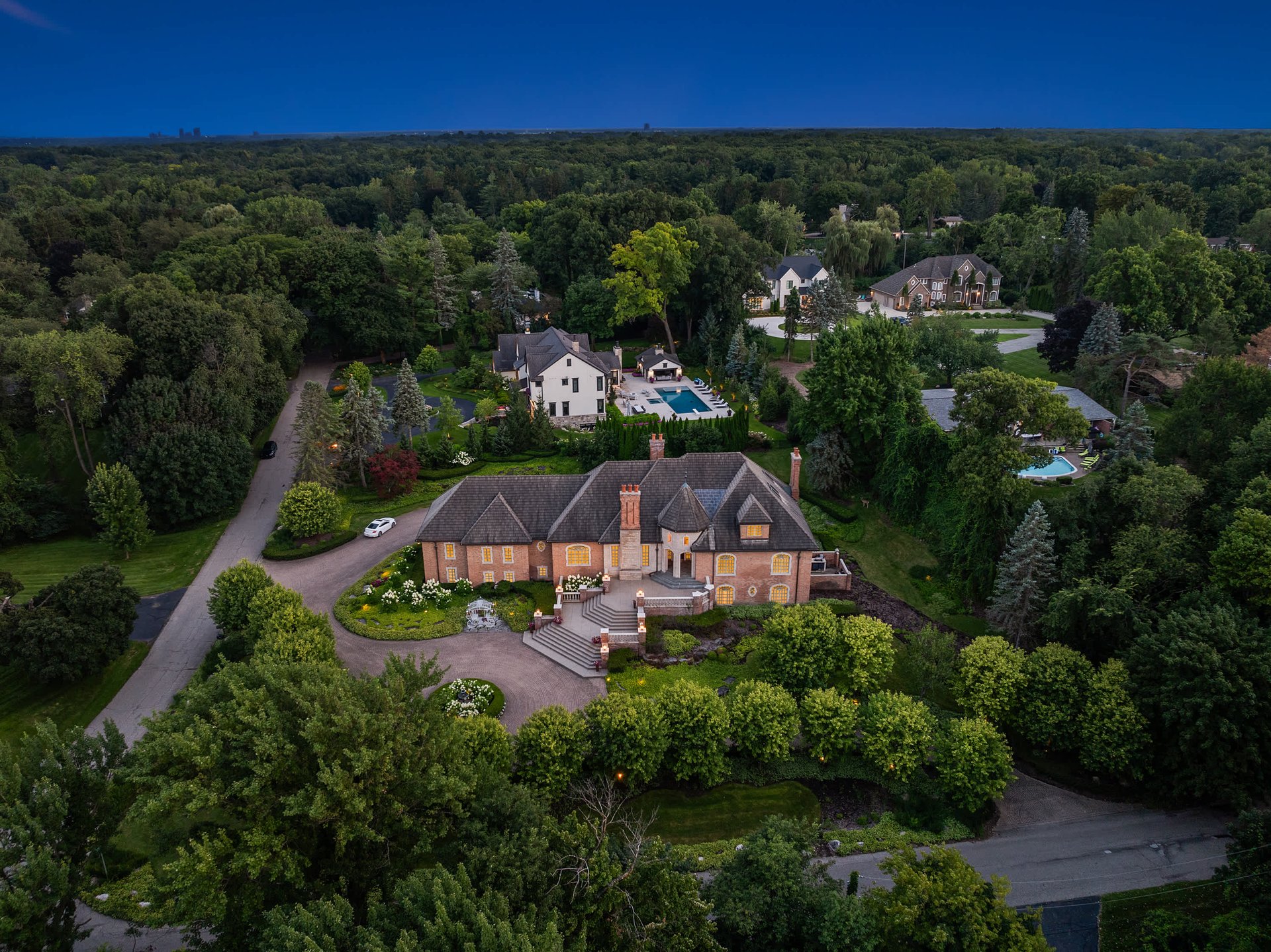 975 Sunningdale Drive