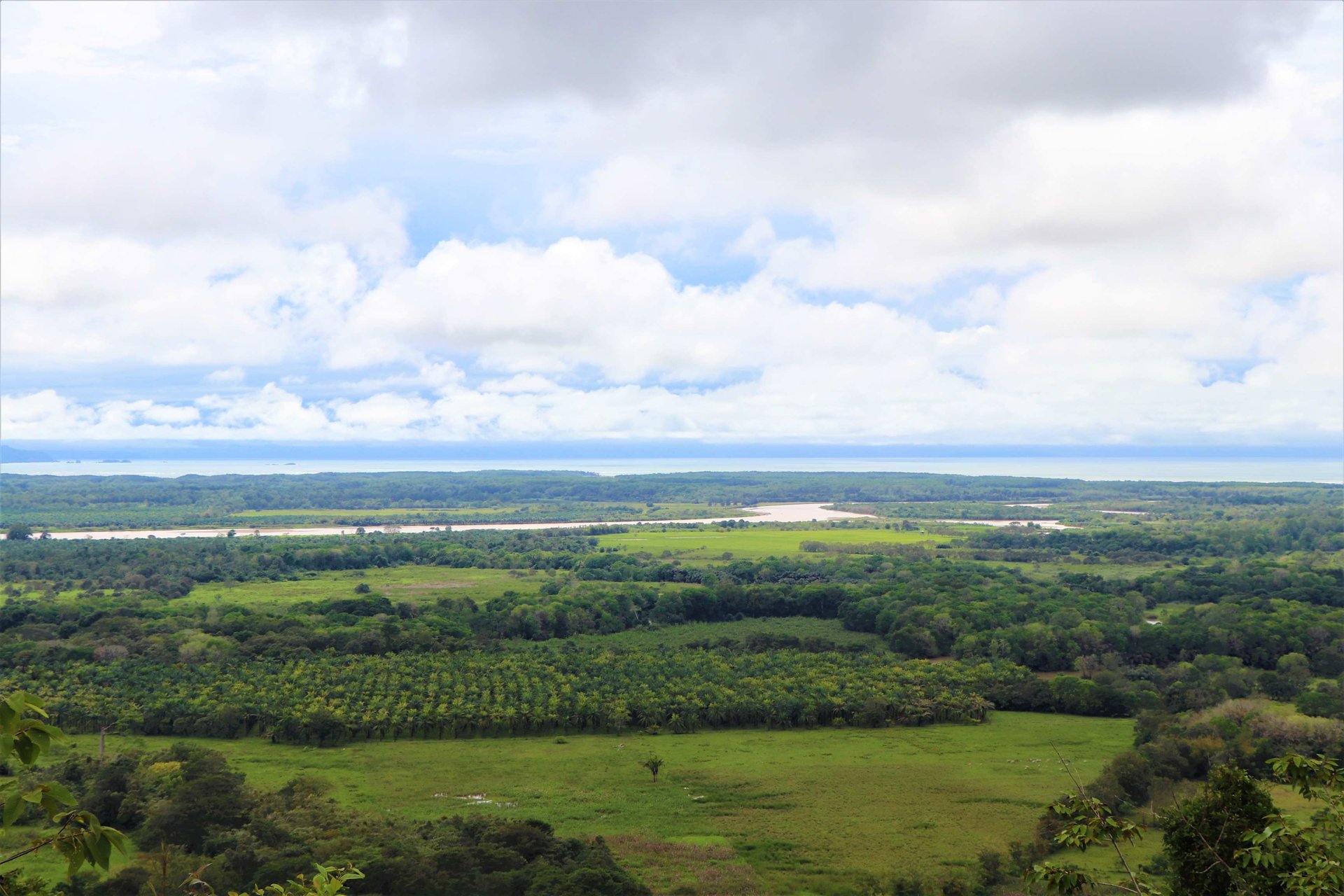 9 acres property with 360 panoramic views and 80m highway frontage