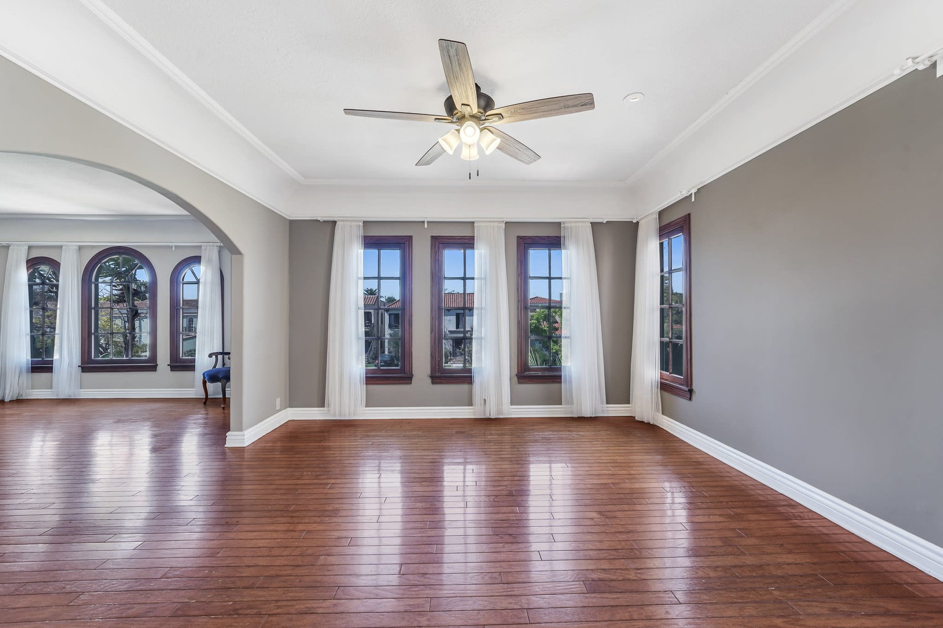 Exquisitely Remodeled Trophy Duplex in Longwood Highlands
