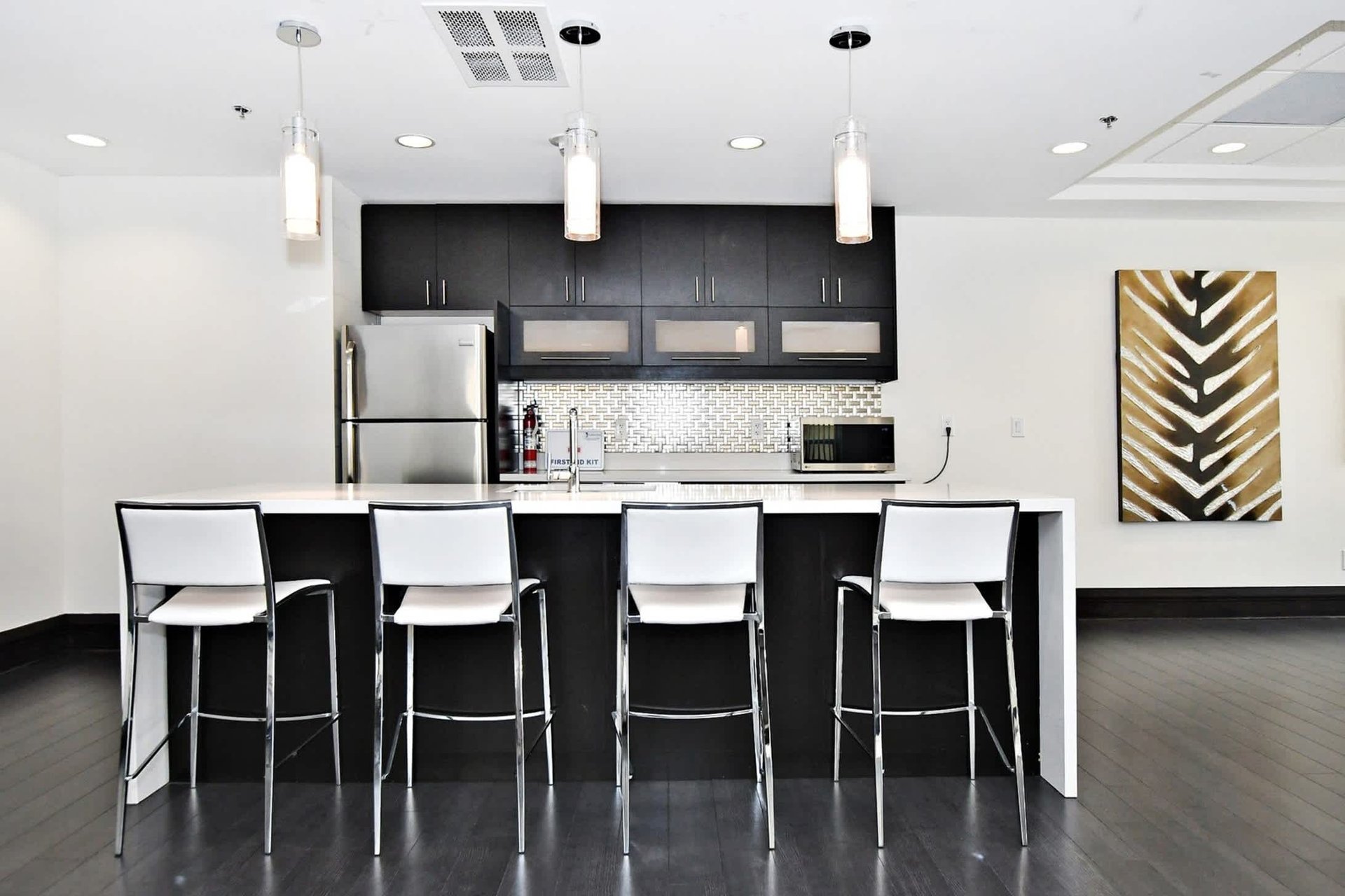 75 King William Cres Unit: LPH13
