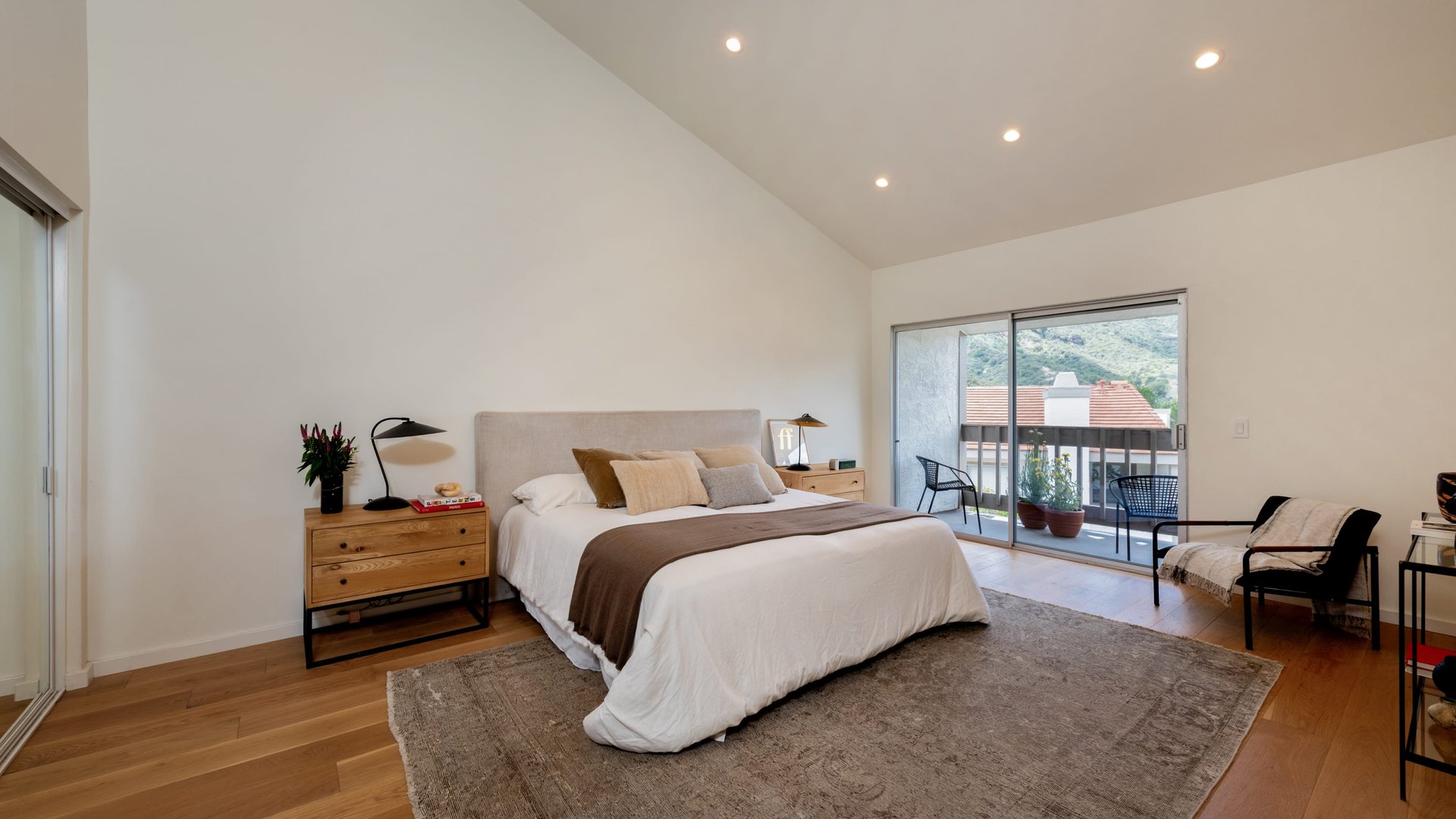 17098 Palisades Cir