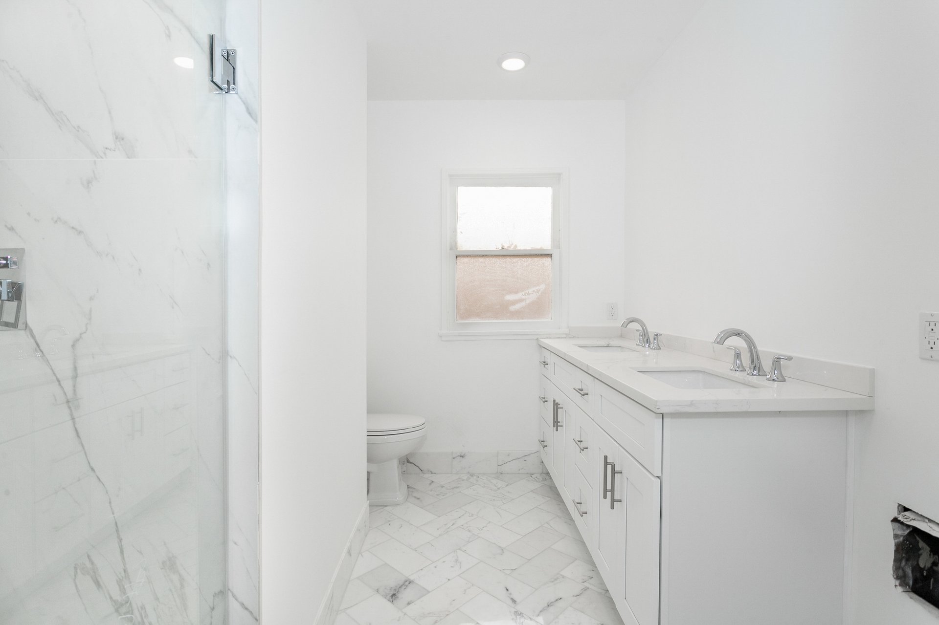 Remodeled Unit in Prime Beverly Hills