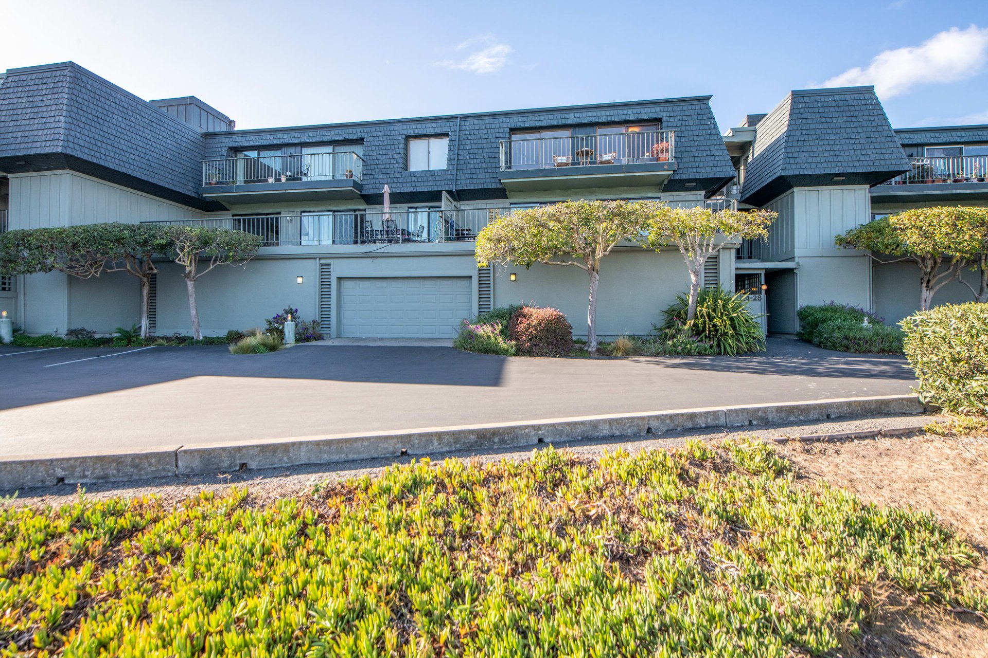 28 Greenwood Bay Dr