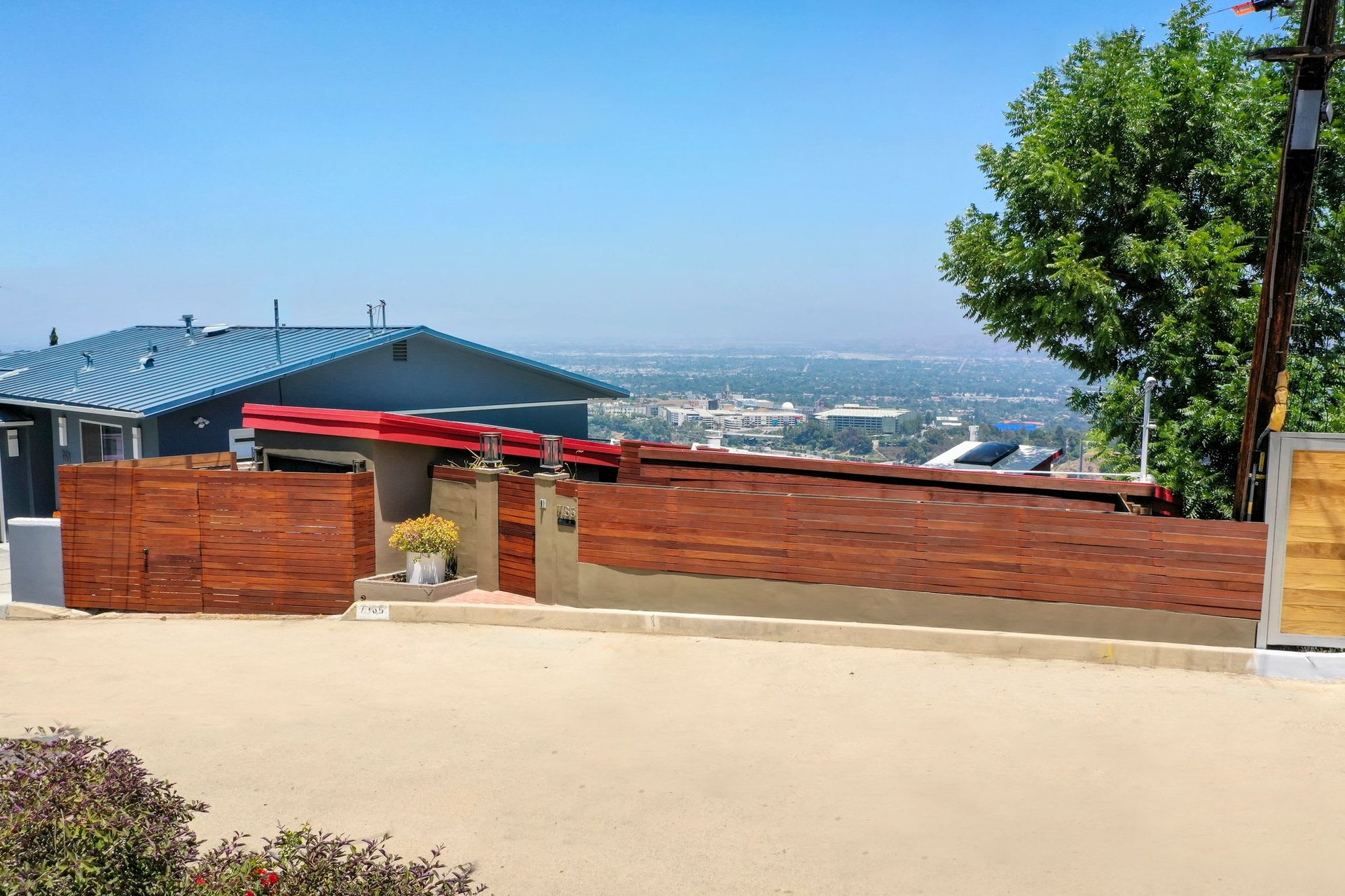 7185 Pacific View Dr