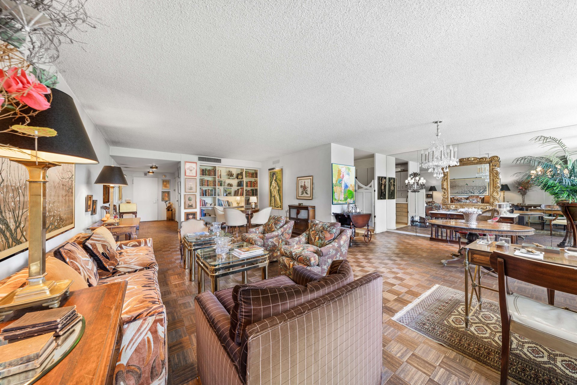 The Comstock #1B, Wilshire Corridor