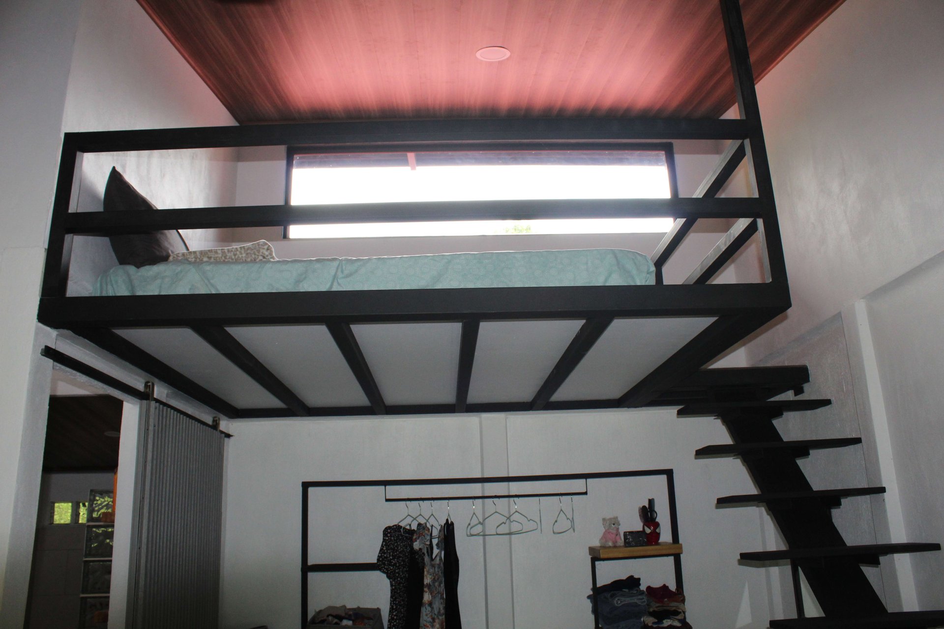 Spacious 2 Bedroom Minutes to the Beach