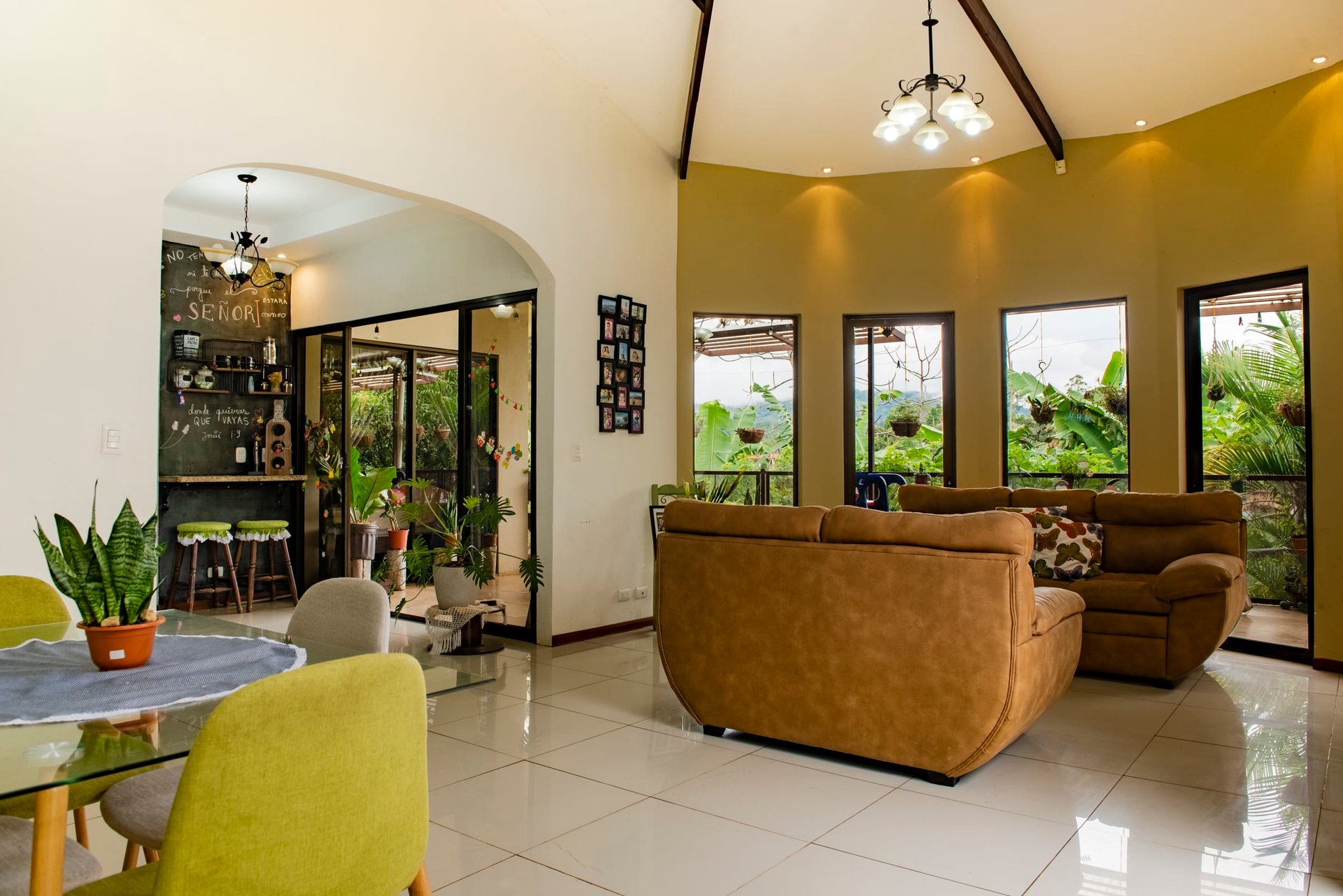 Costa Rican Gem: Spacious 4BR Home with Fruit Trees, Fully Furnished