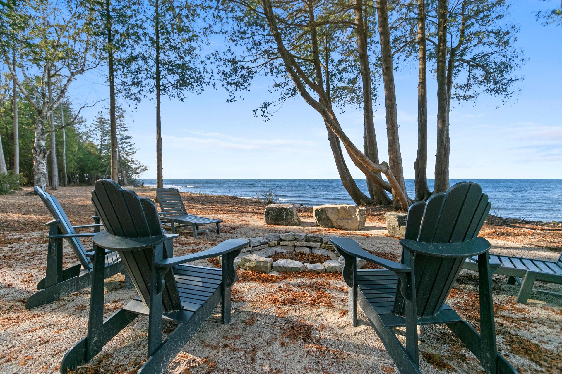 5979 Bay Shore Dr, Sturgeon Bay, WI 54235