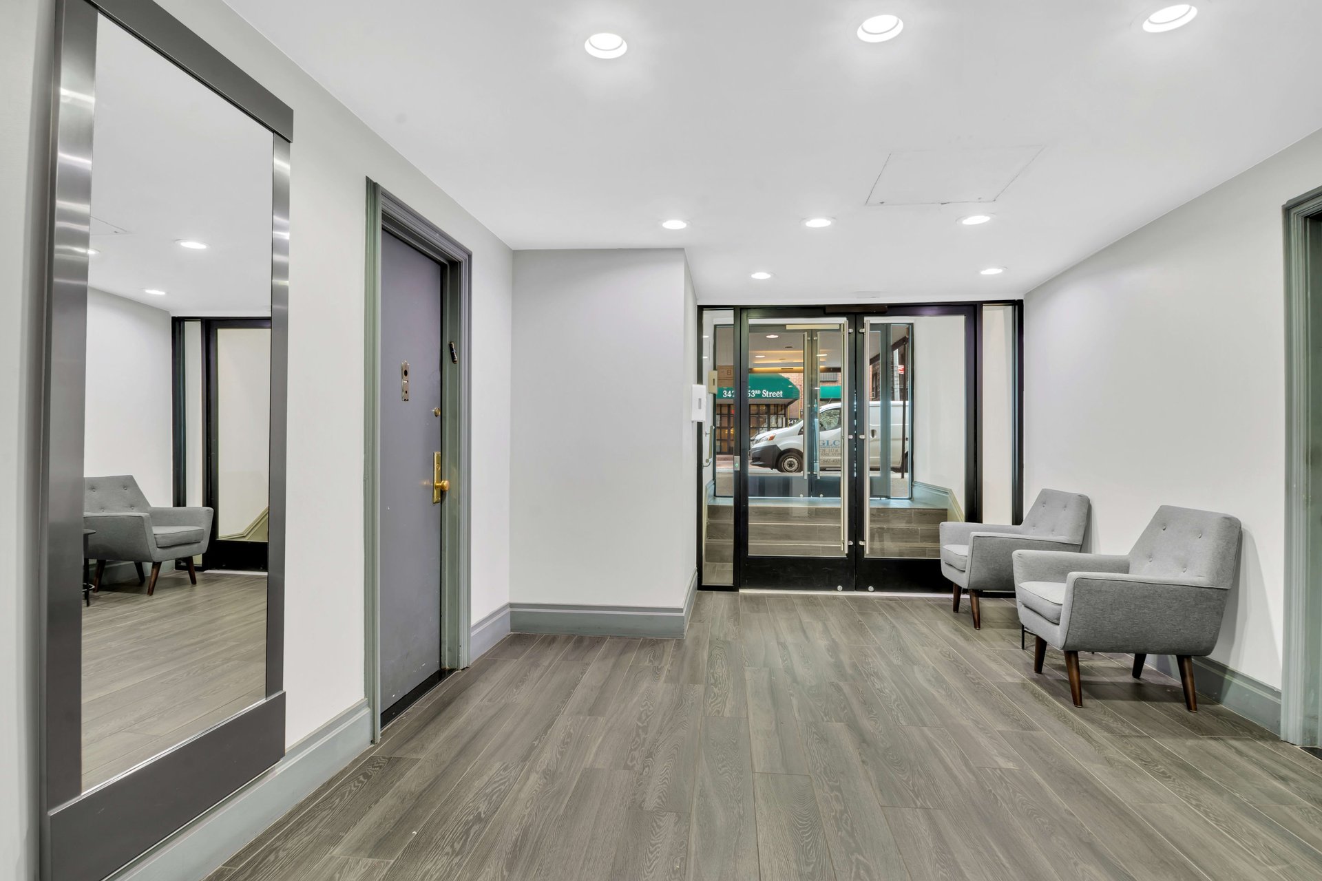 342 E 53rd St, Unit 4B
