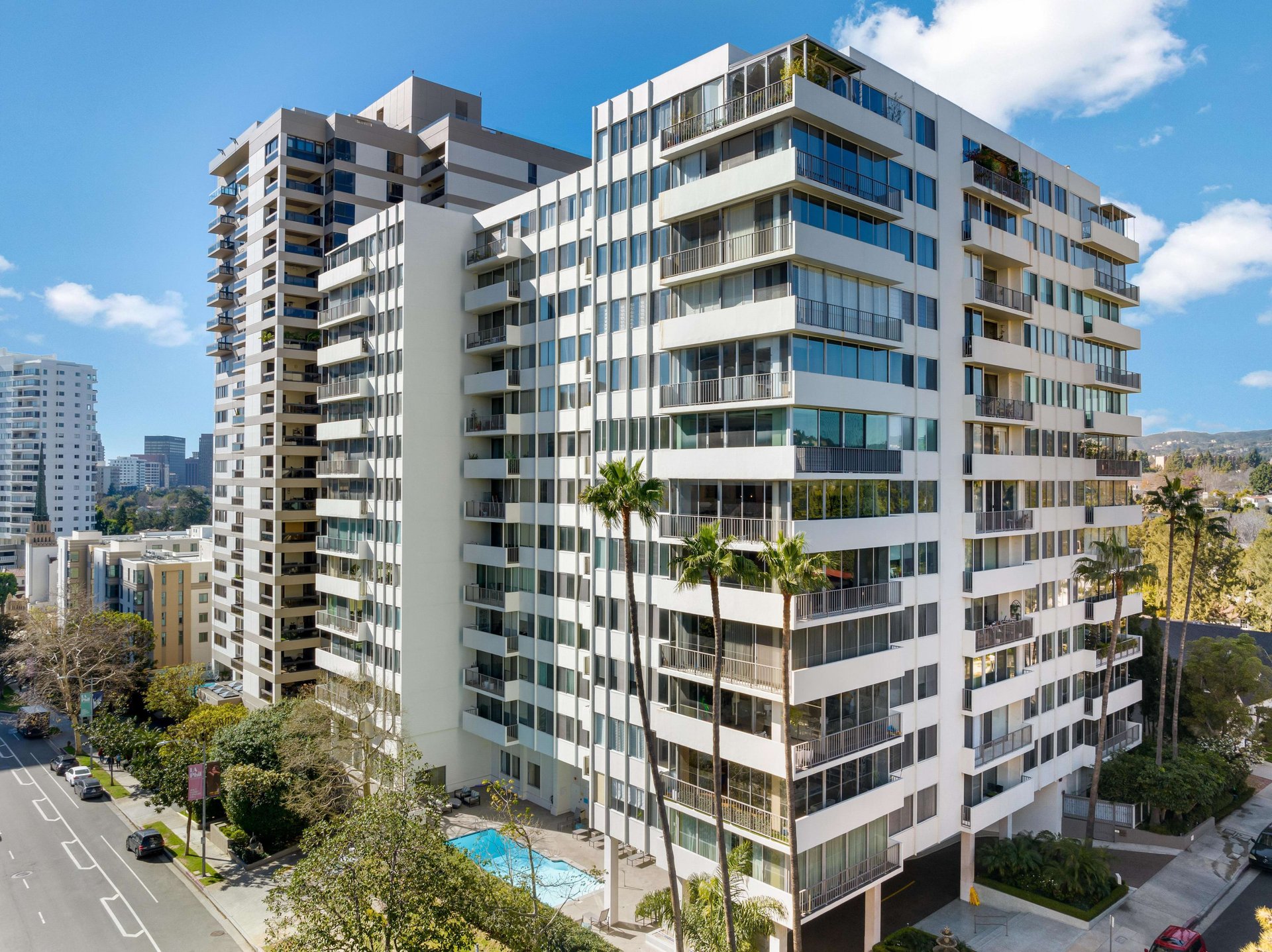 Wilshire Holmby #1208, Wilshire Corridor