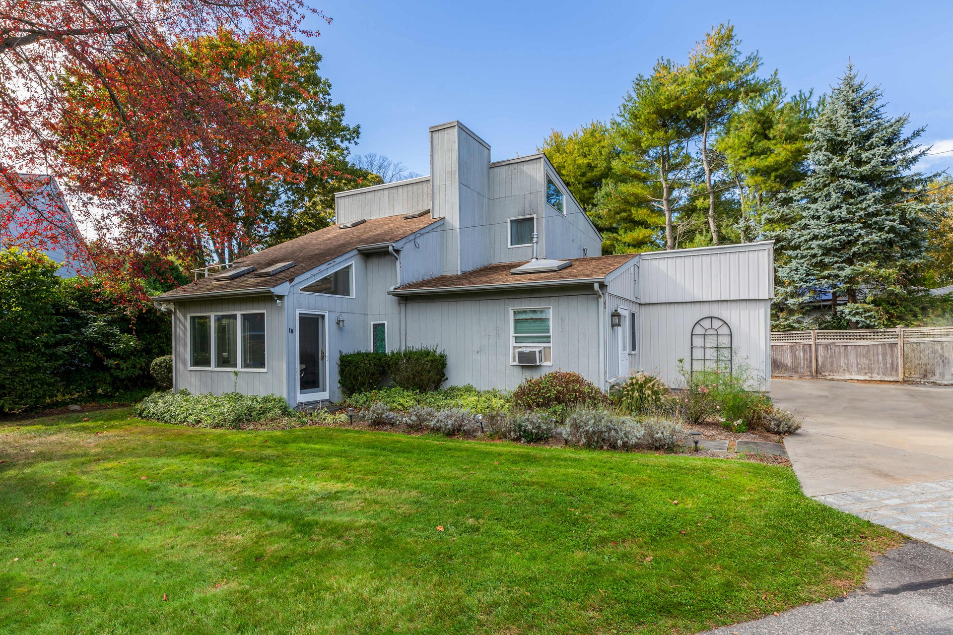 RARE OPPORTUNITY UNDER $1MM