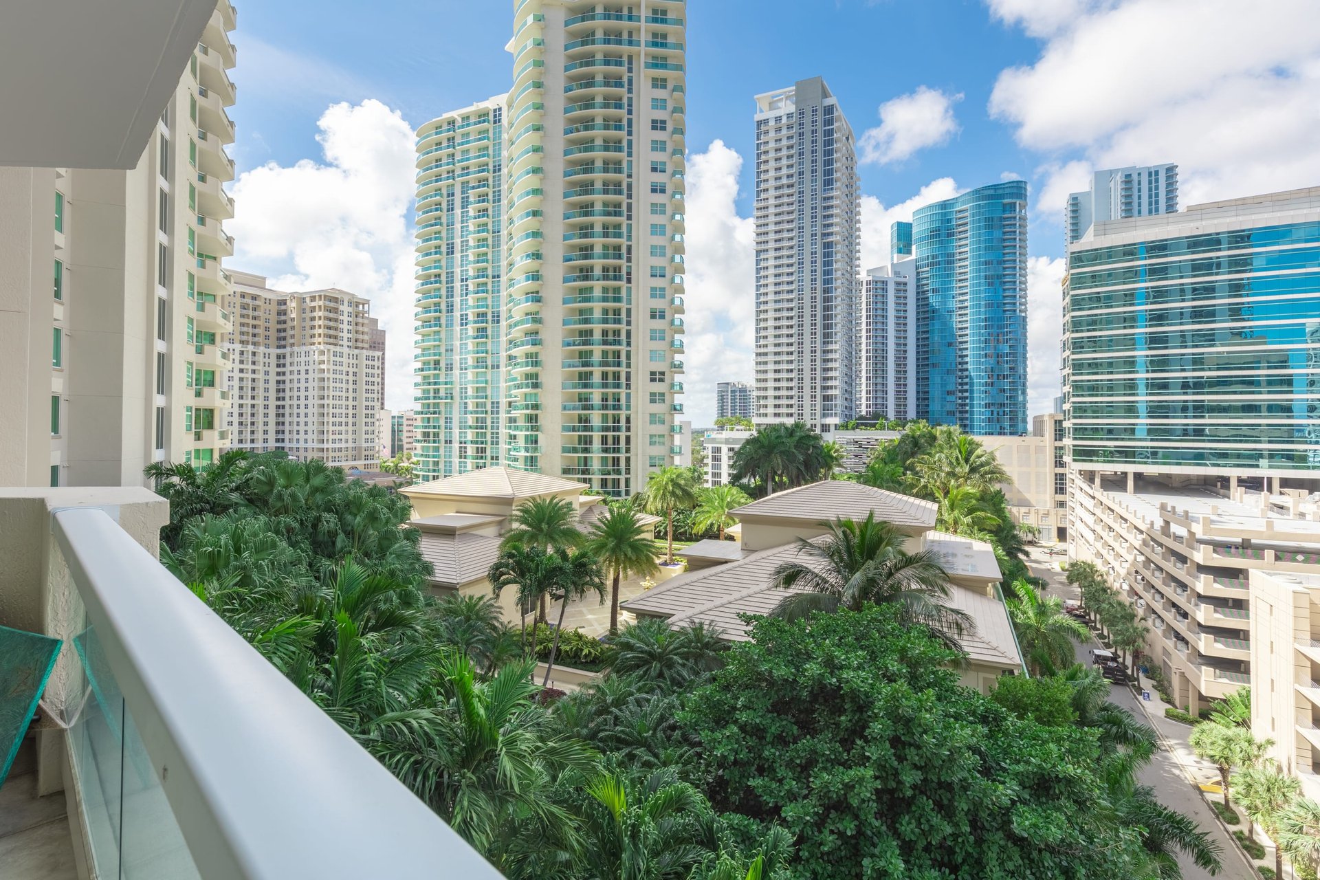 Las Olas Grand 1101