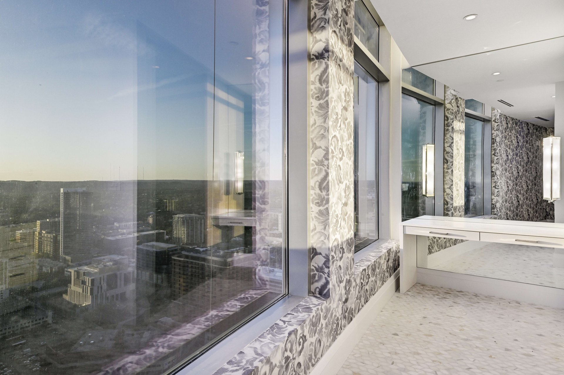 200 Congress Ave #44J
