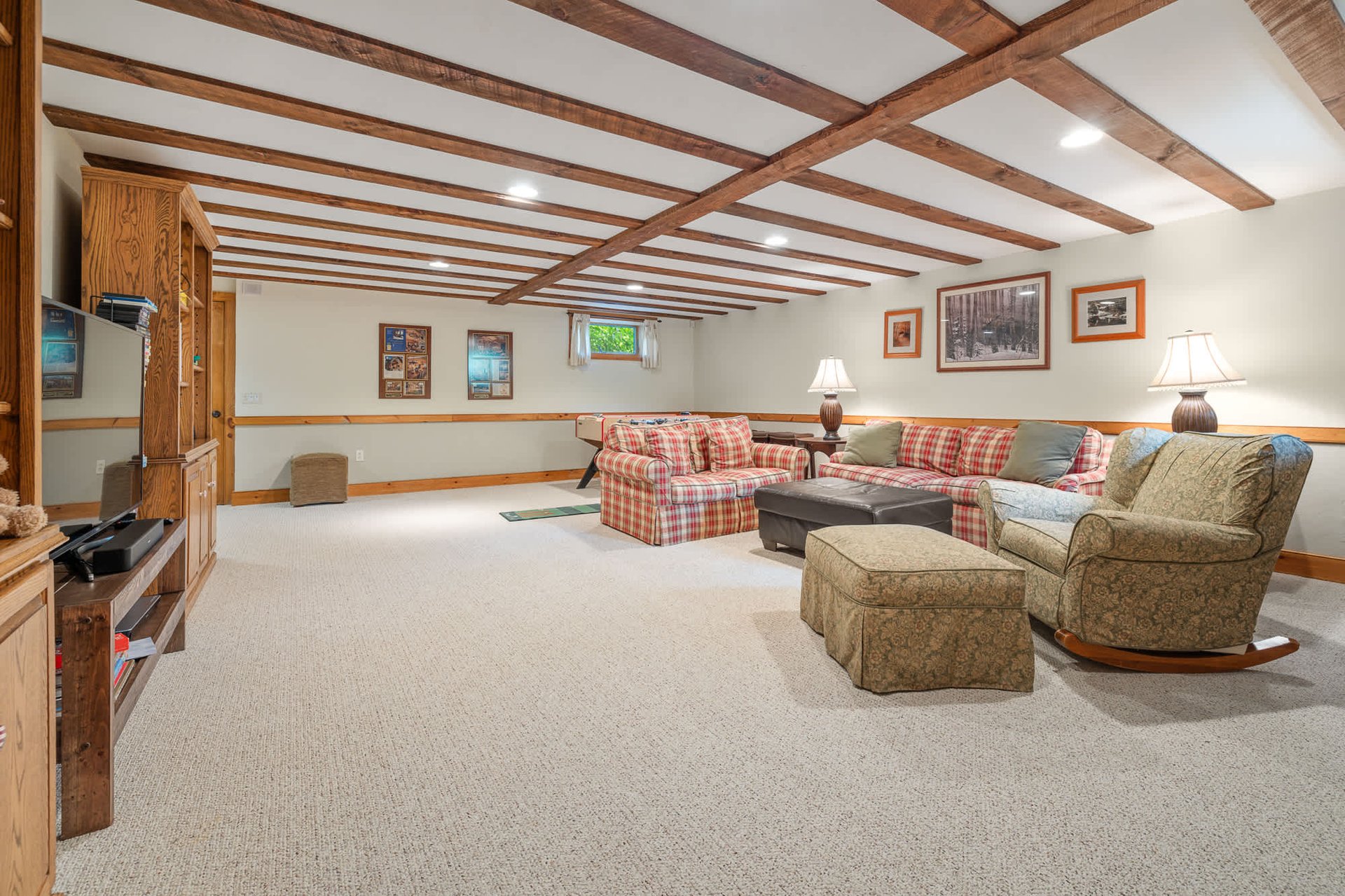Exclusive Mountain Log Home - Monthly Rental Avail.