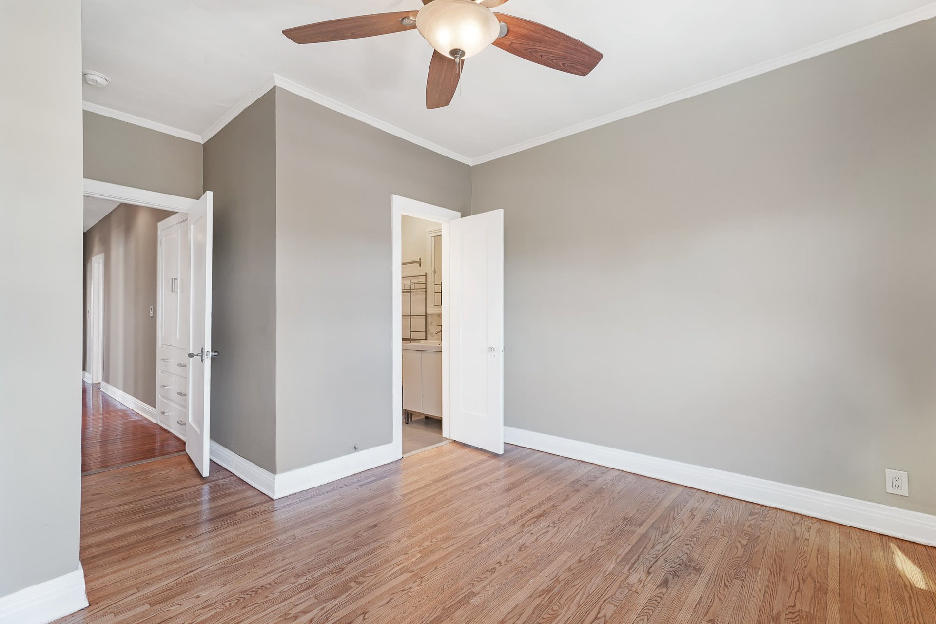 Exquisitely Remodeled Trophy Duplex in Longwood Highlands