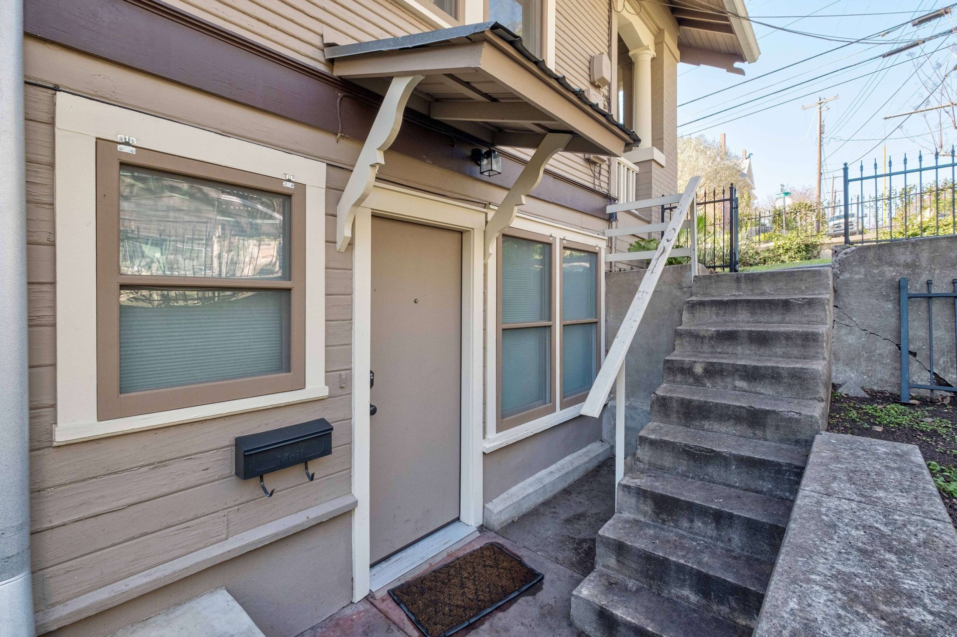 613 Baylor Street 