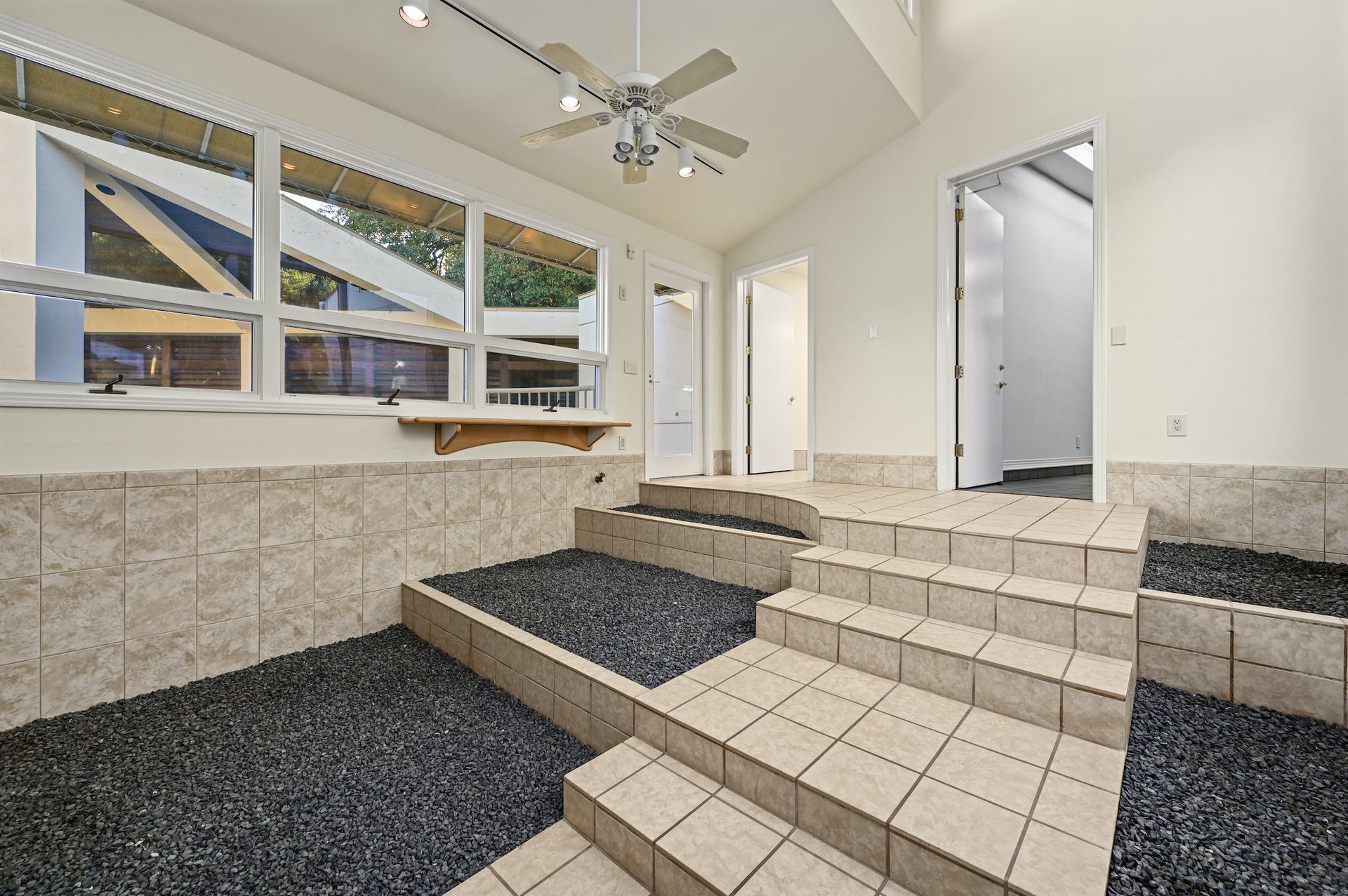 3511 Westlake Drive