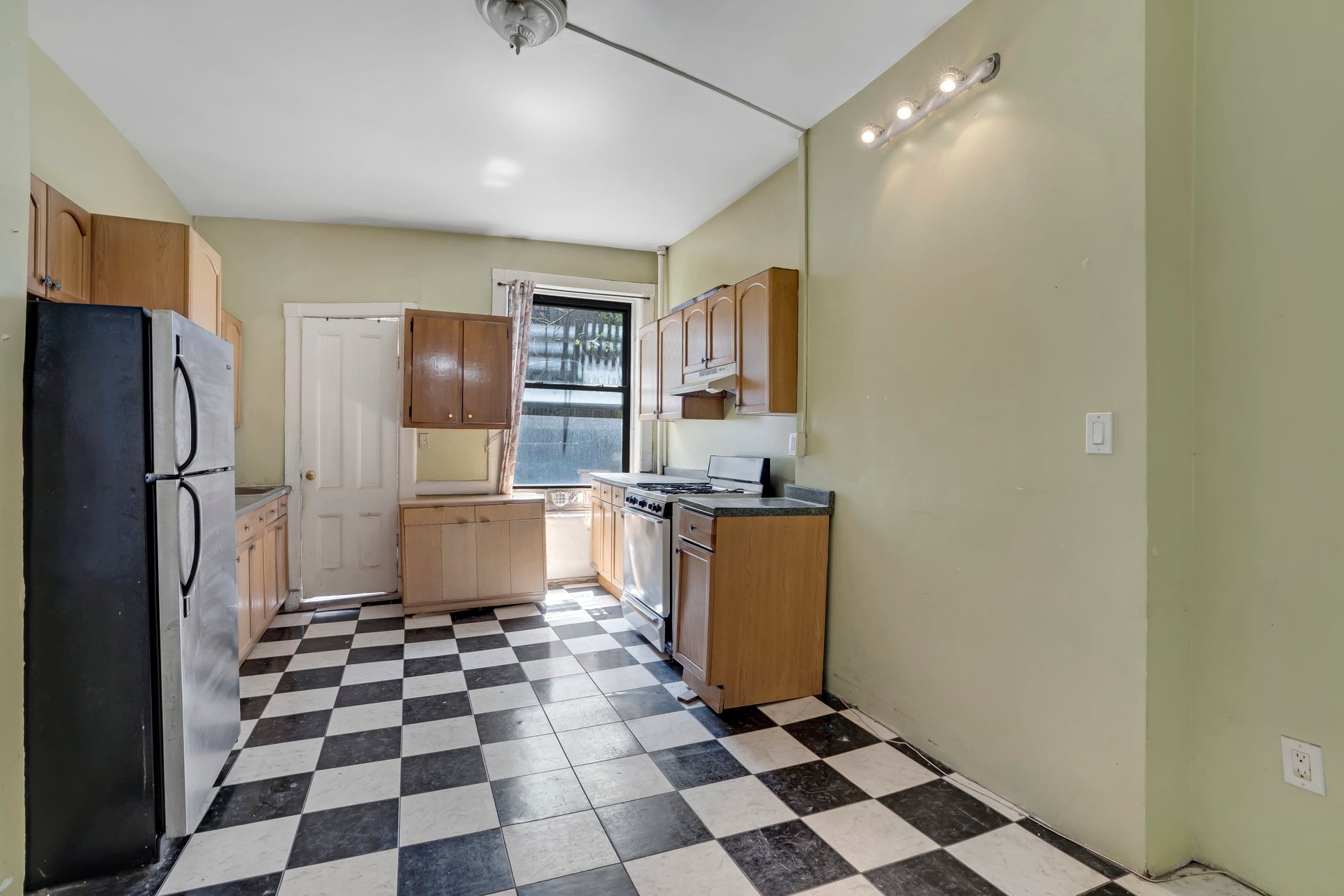 208 East 90th Street, 2W