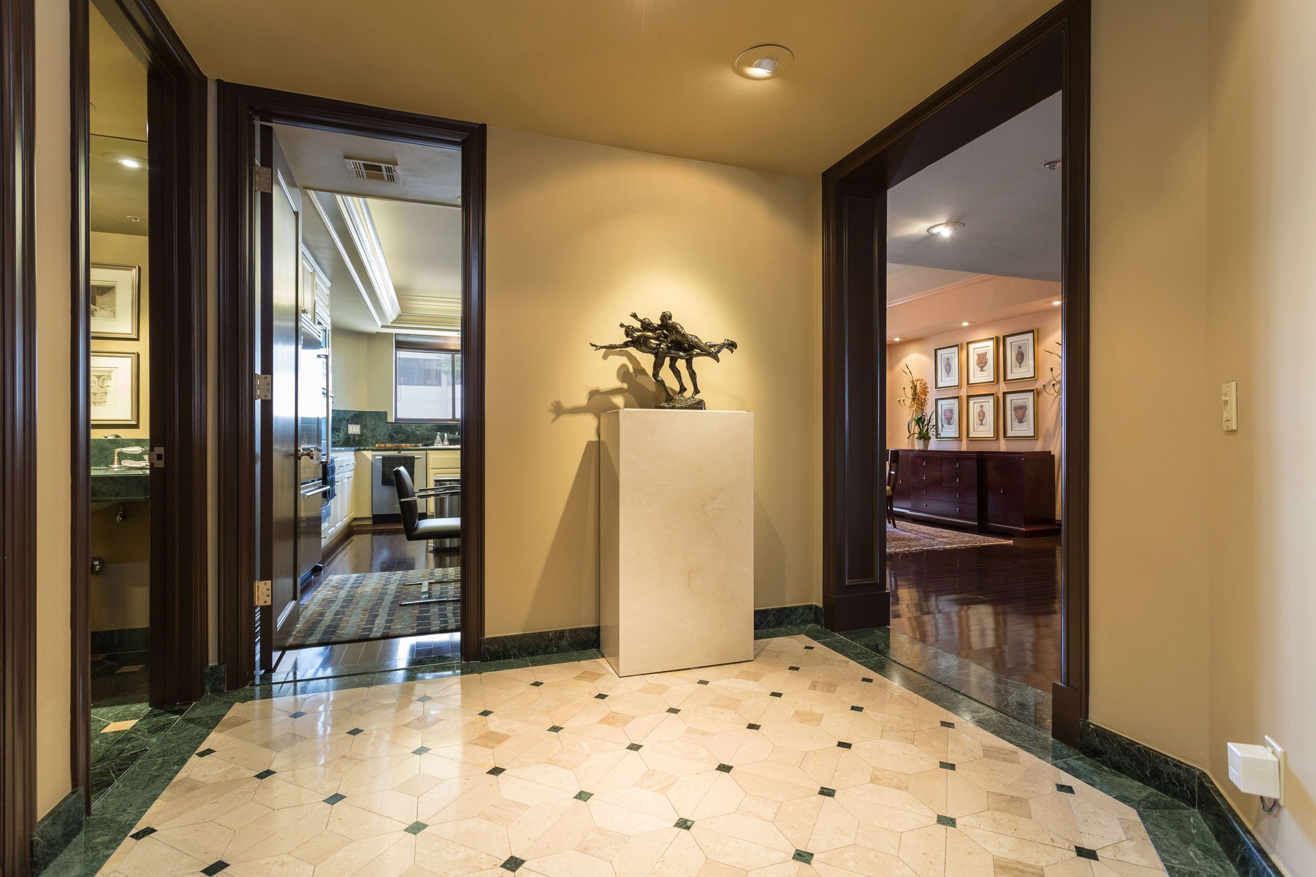 Wilshire Thayer #1102, Wilshire Corridor