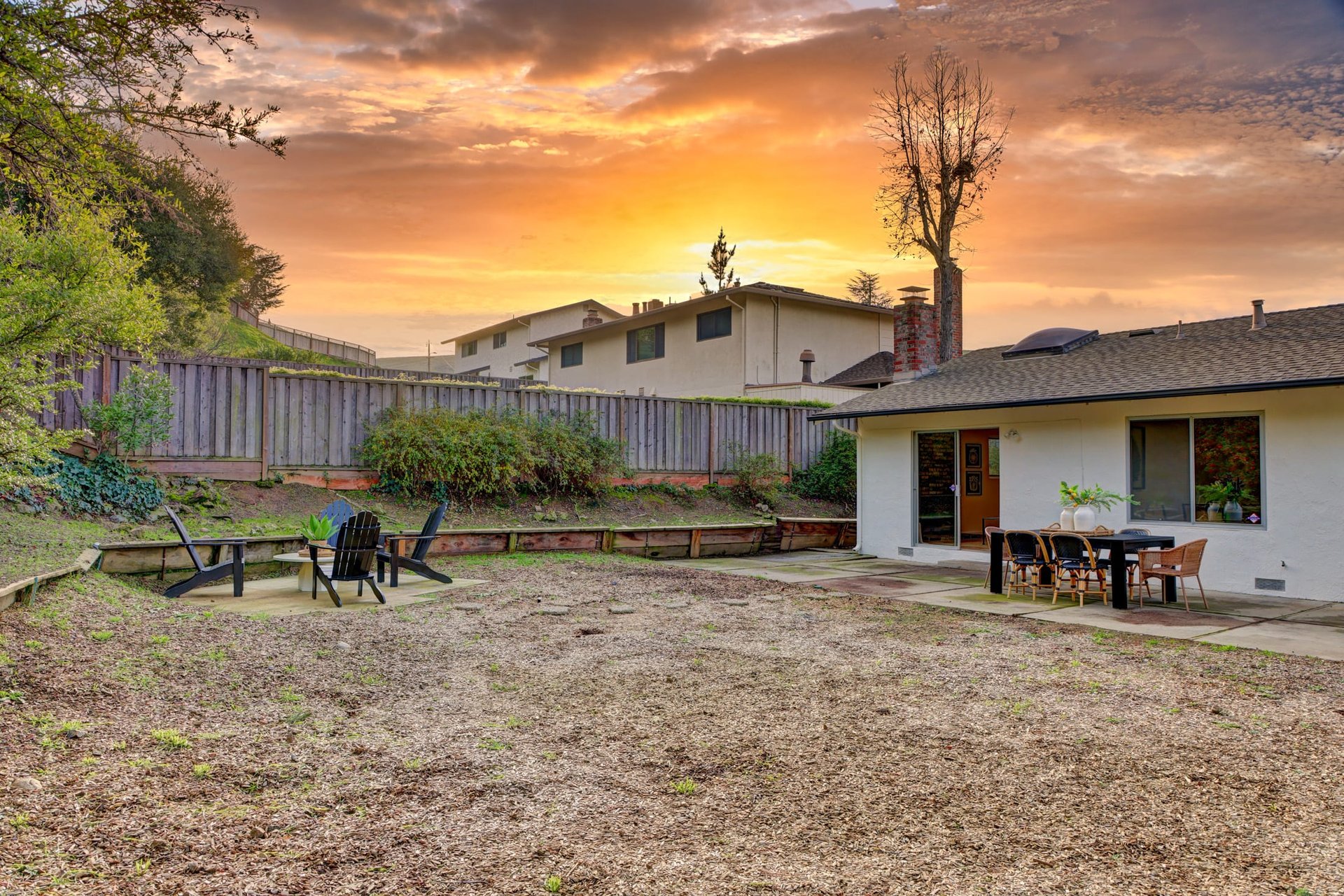 Comfortable Living on a Large Lot