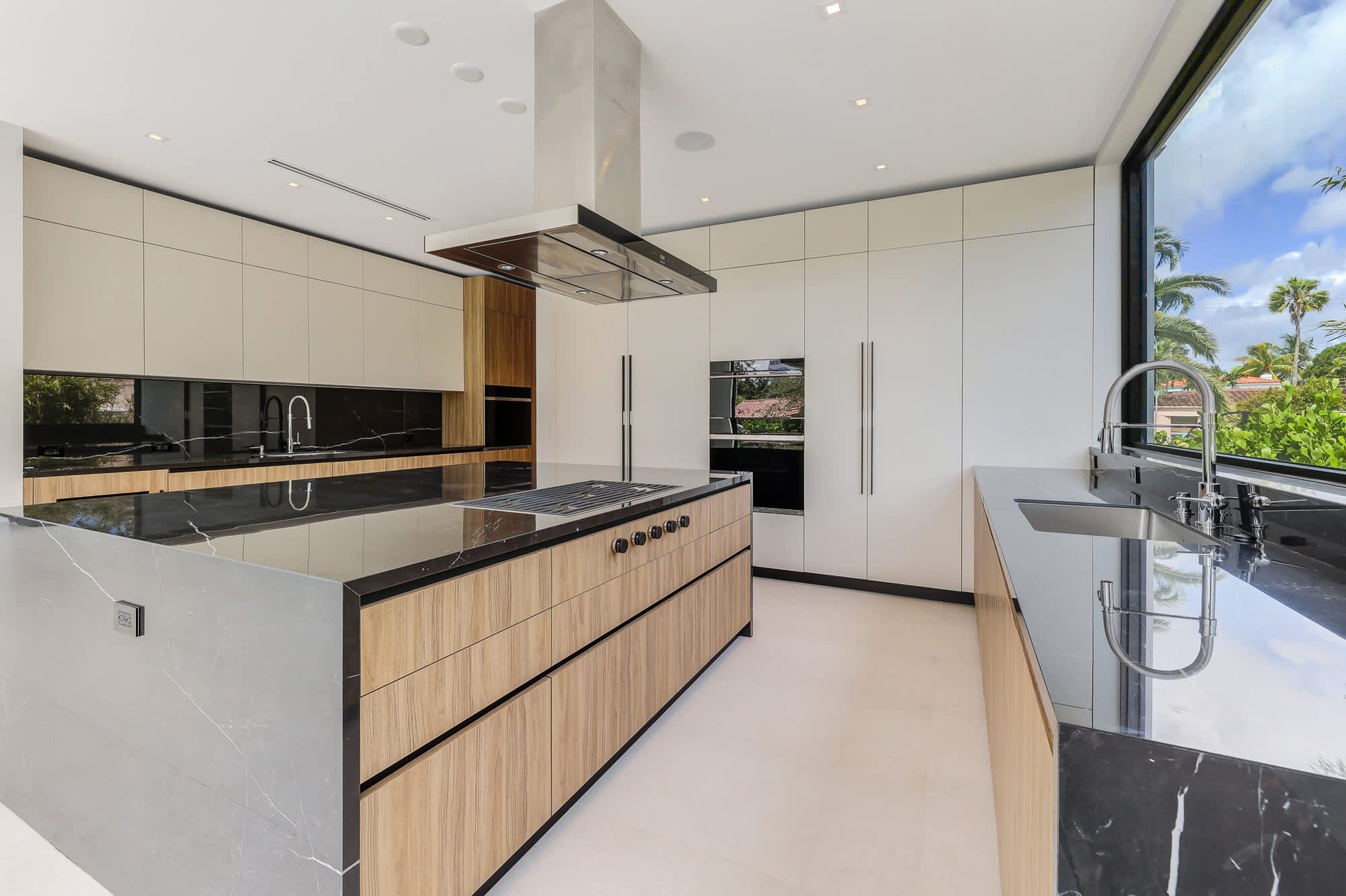 4585 Nautilus Dr