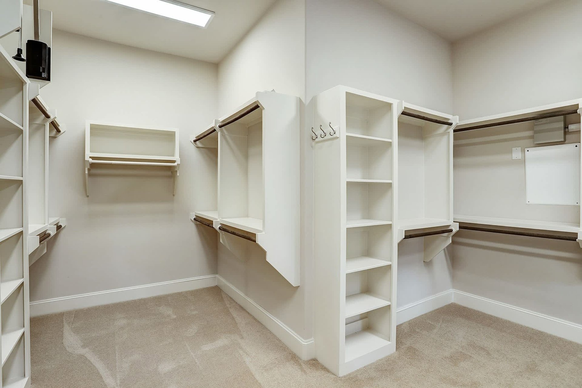 901 Queen Annes Rd