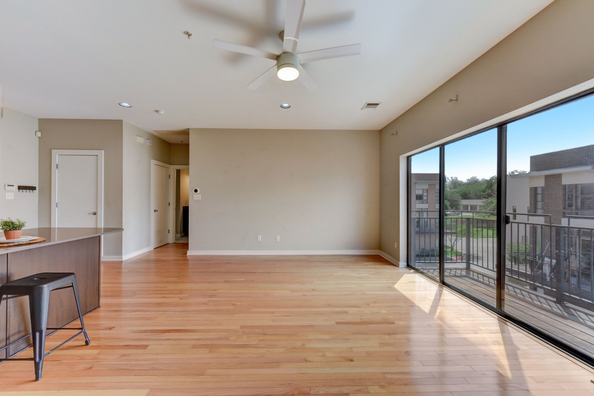 Modern 1/1 Condo in Vibrant South Austin for Lease!