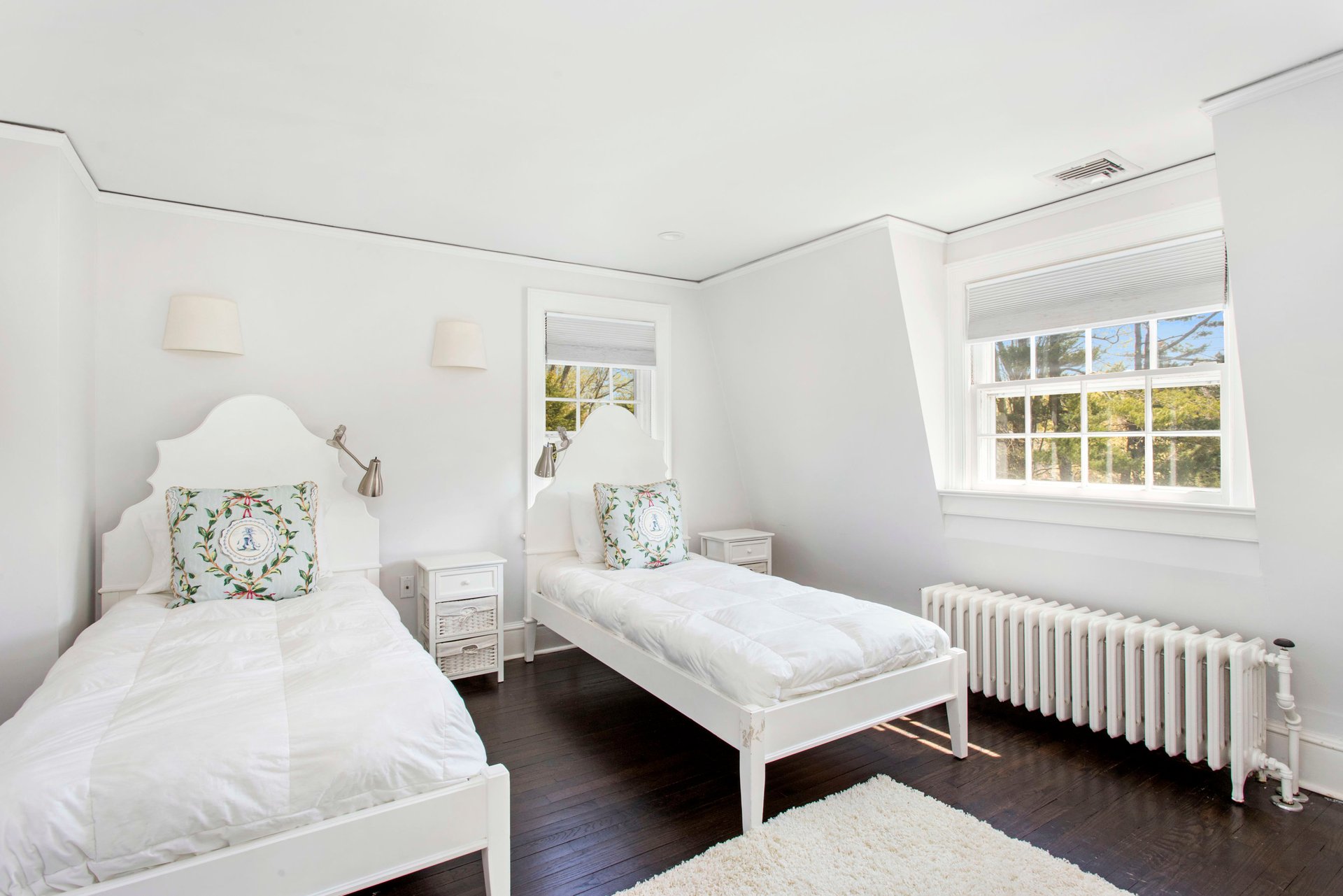 COLONIAL IN PRIME LOCATION