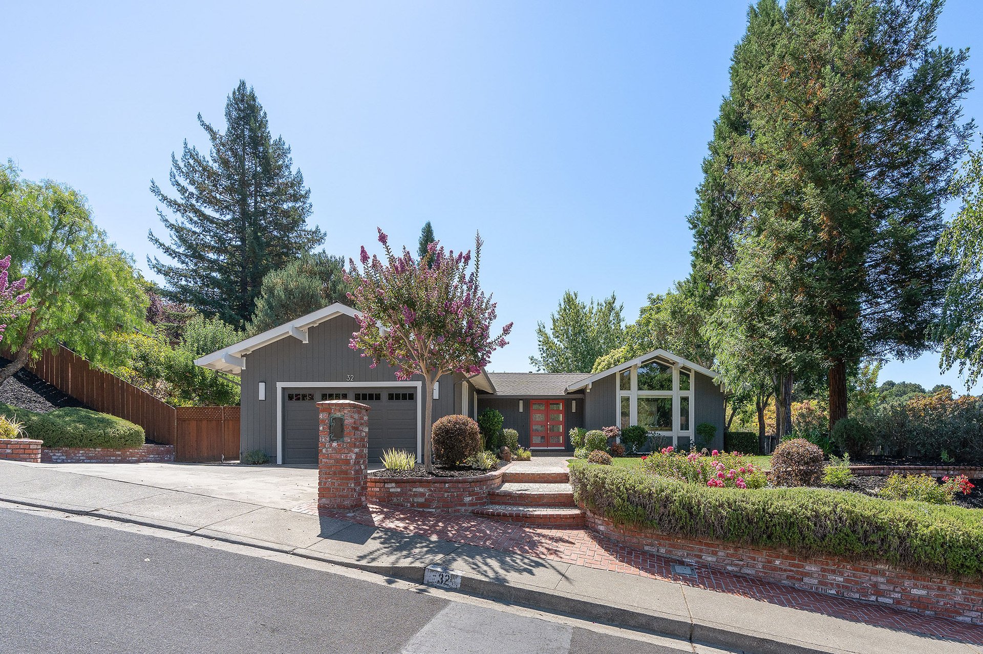 32 Carr Dr