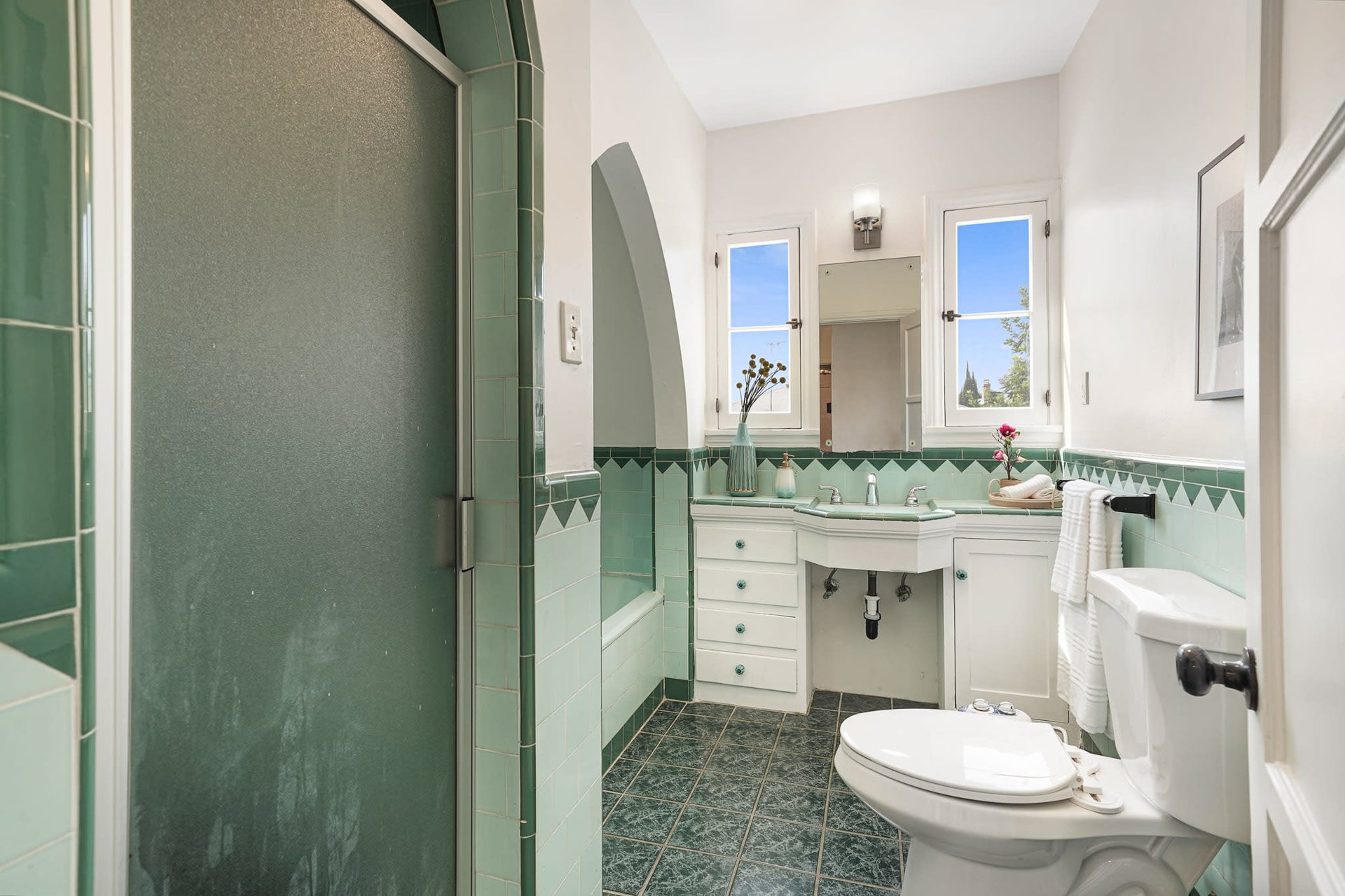 Beautiful Spanish Trophy Duplex in Wilshire Vista