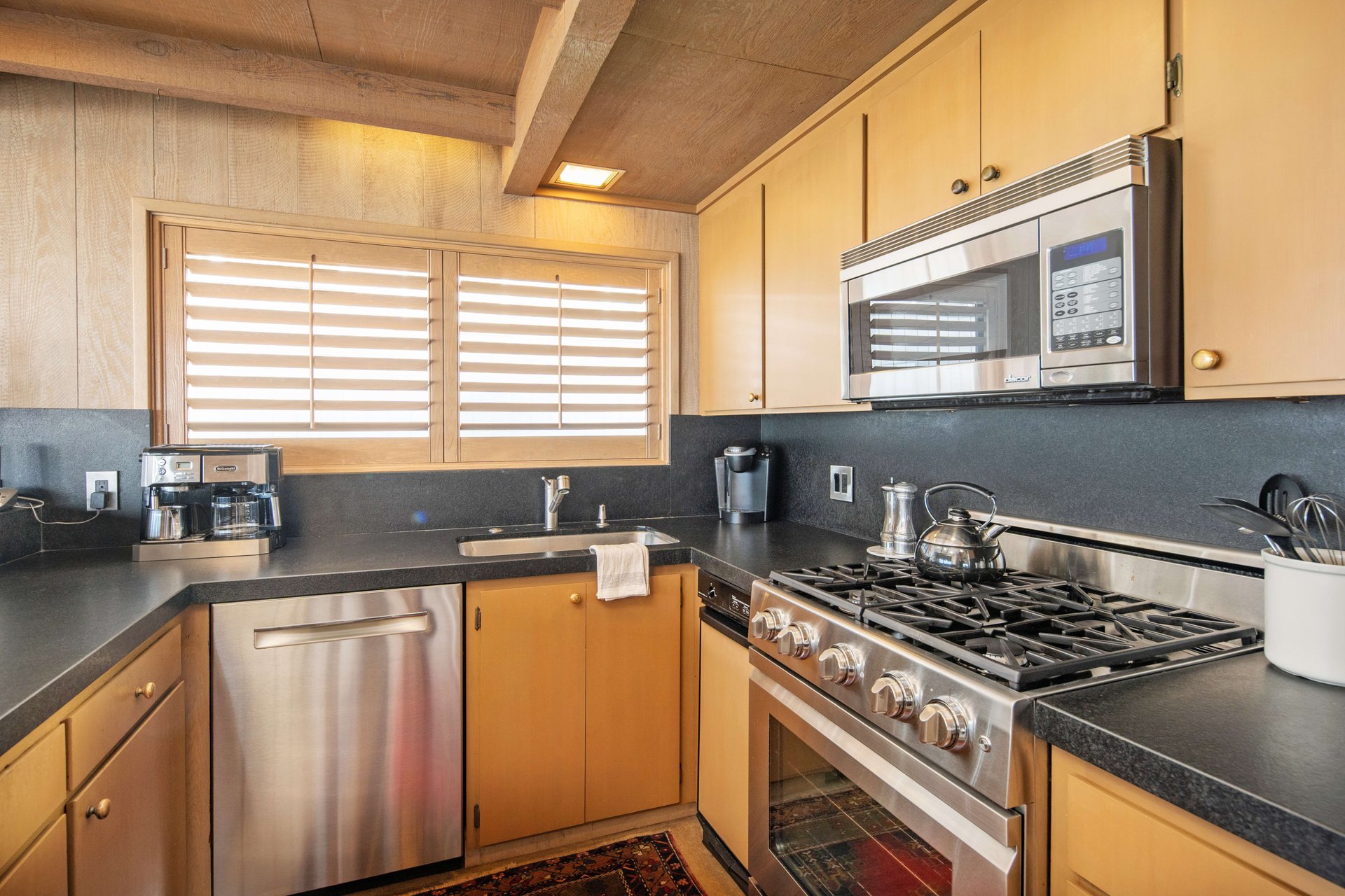 Luxurious Beachfront Living - 760 Via Gaviota