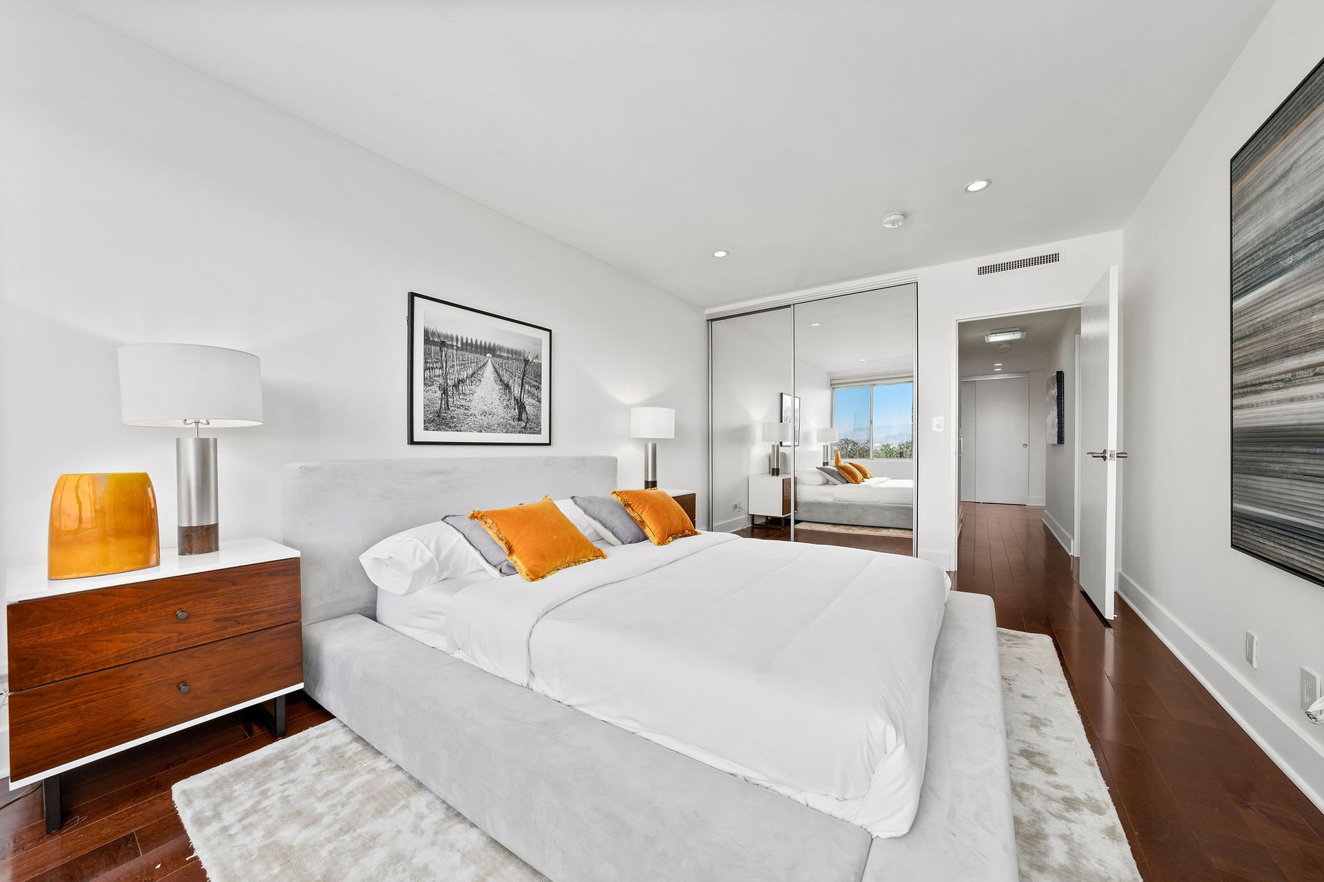 The Comstock #8A, Wilshire Corridor