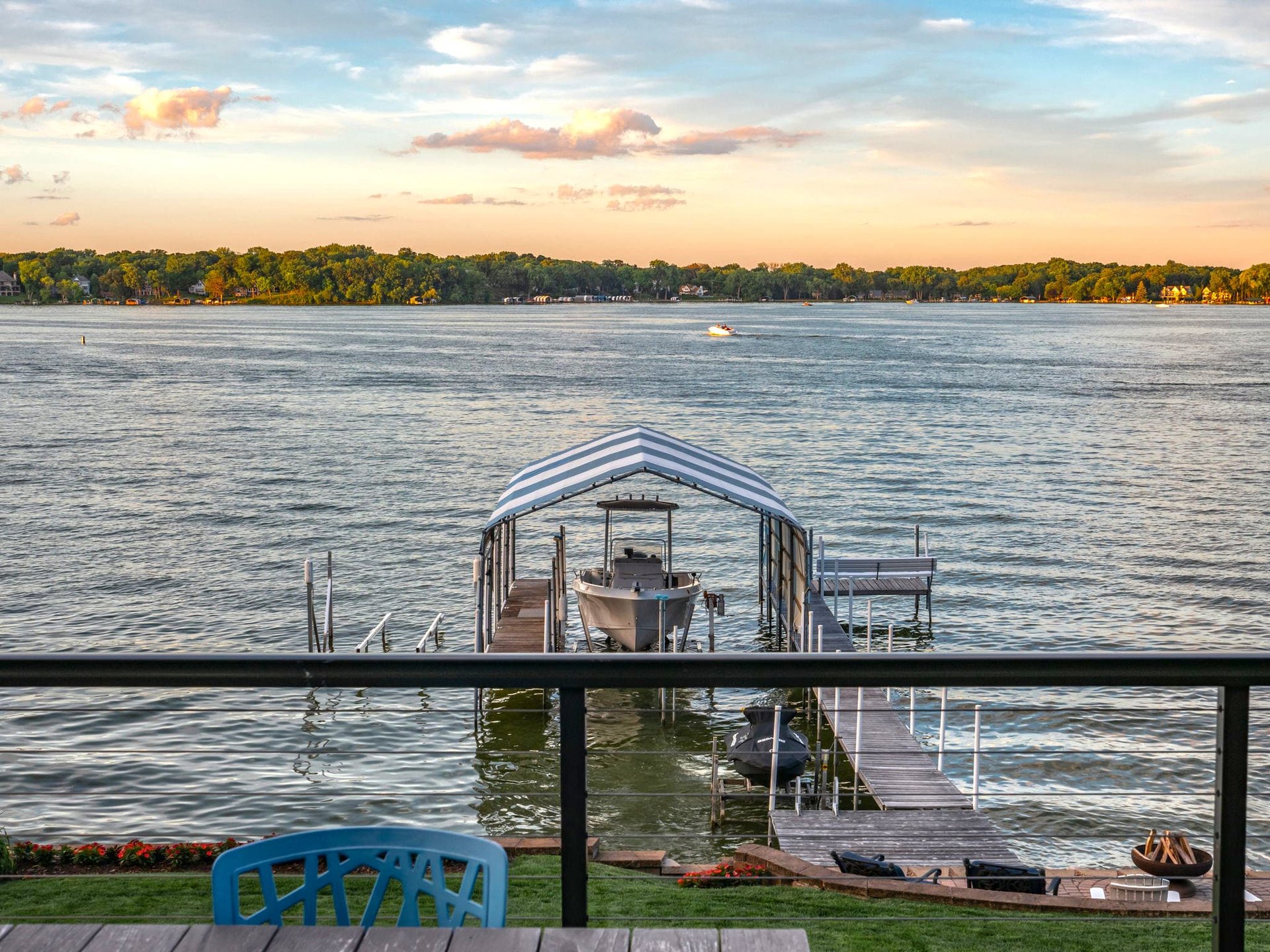 2030 Shorewood Ln