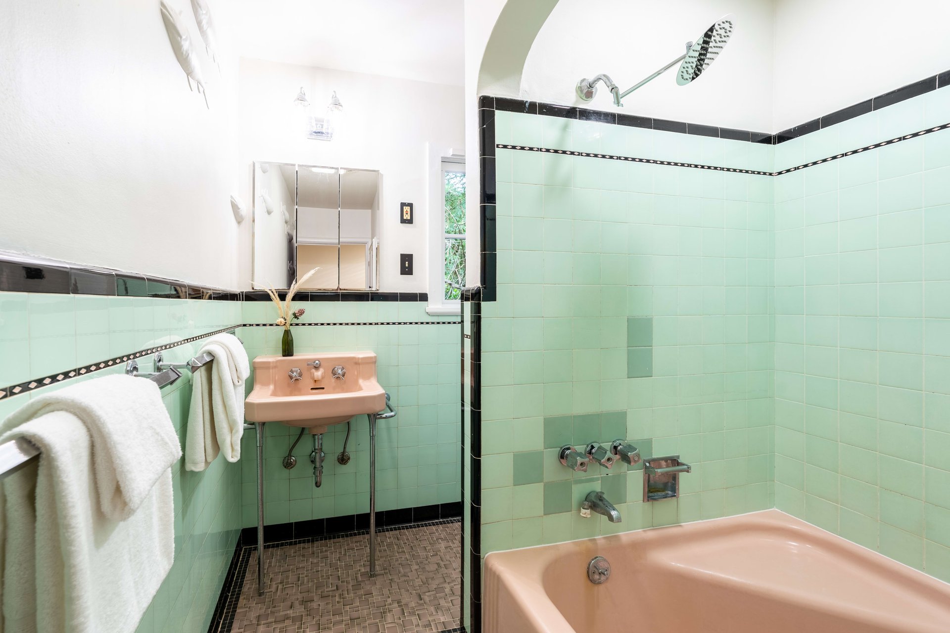 Art Deco Classic in Lake Forest Park